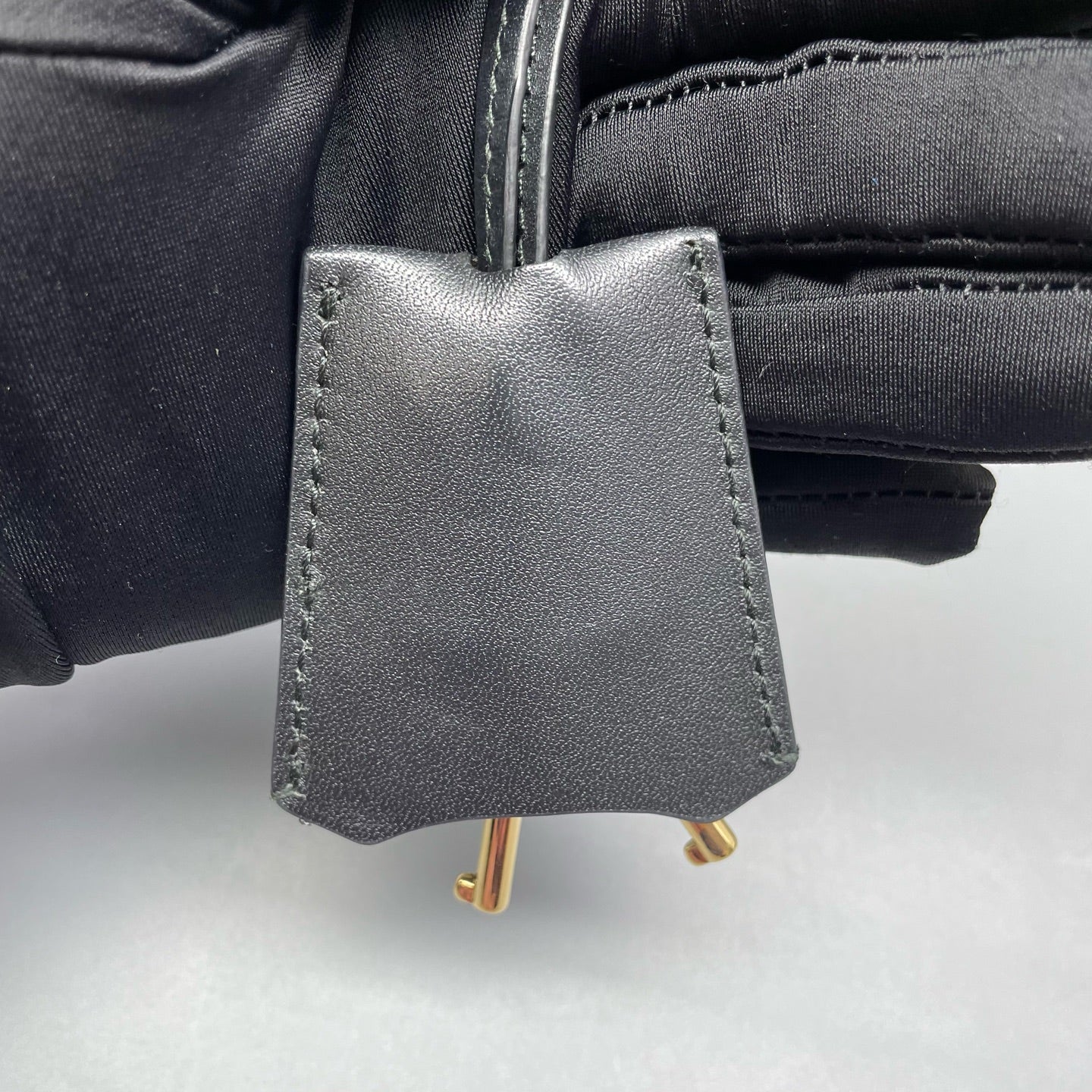 Gucci - Padlock Small GG Supreme Bee Shoulder Bag (261710) - GG Supreme coated canvas with leather trim - Beige and Black with Gold Accents - (small)