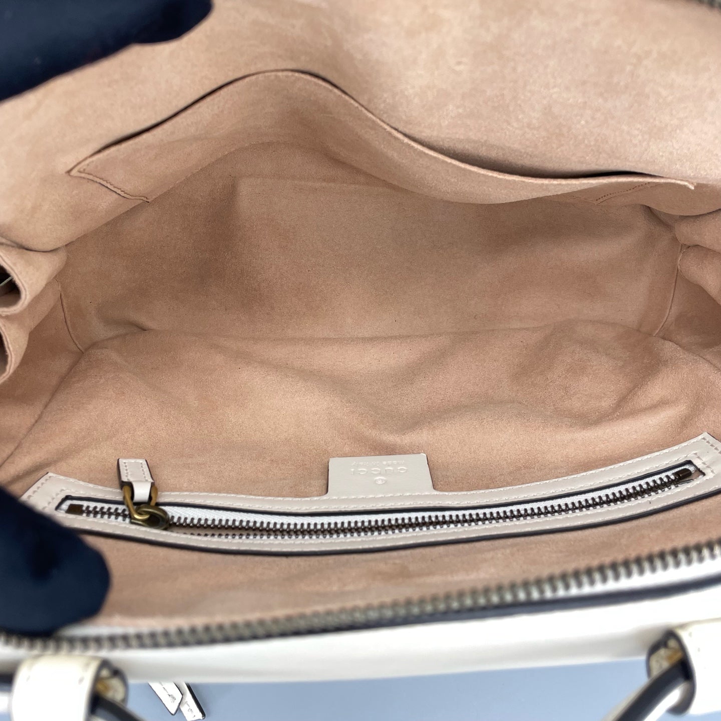 Gucci - GG Marmont Messenger Bag - Leather - White - (Medium)