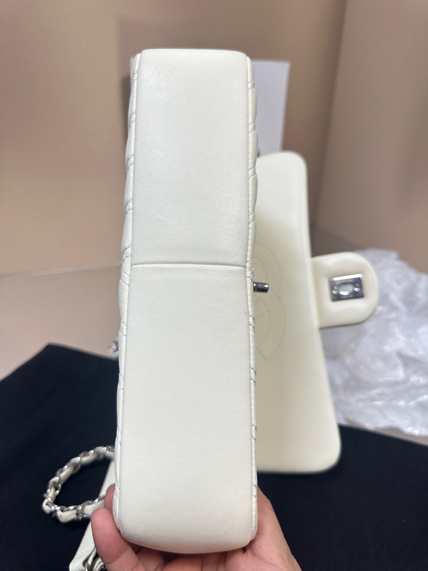Chanel - Seasonal Flap Bag - Lambskin leather - White - (medium)