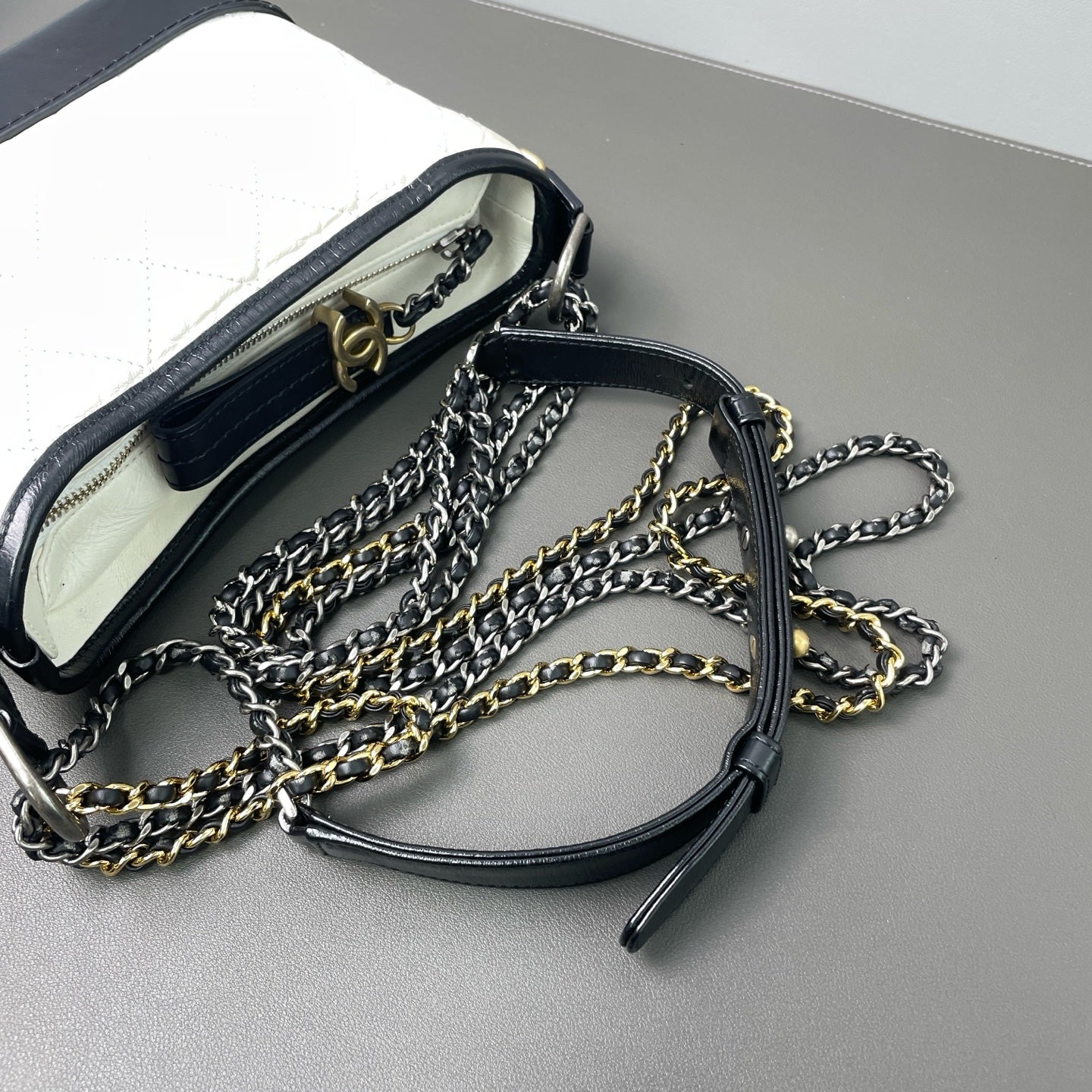 Chanel - Gabrielle Small Hobo Bag - Calfskin leather - Black and White - (Small)
