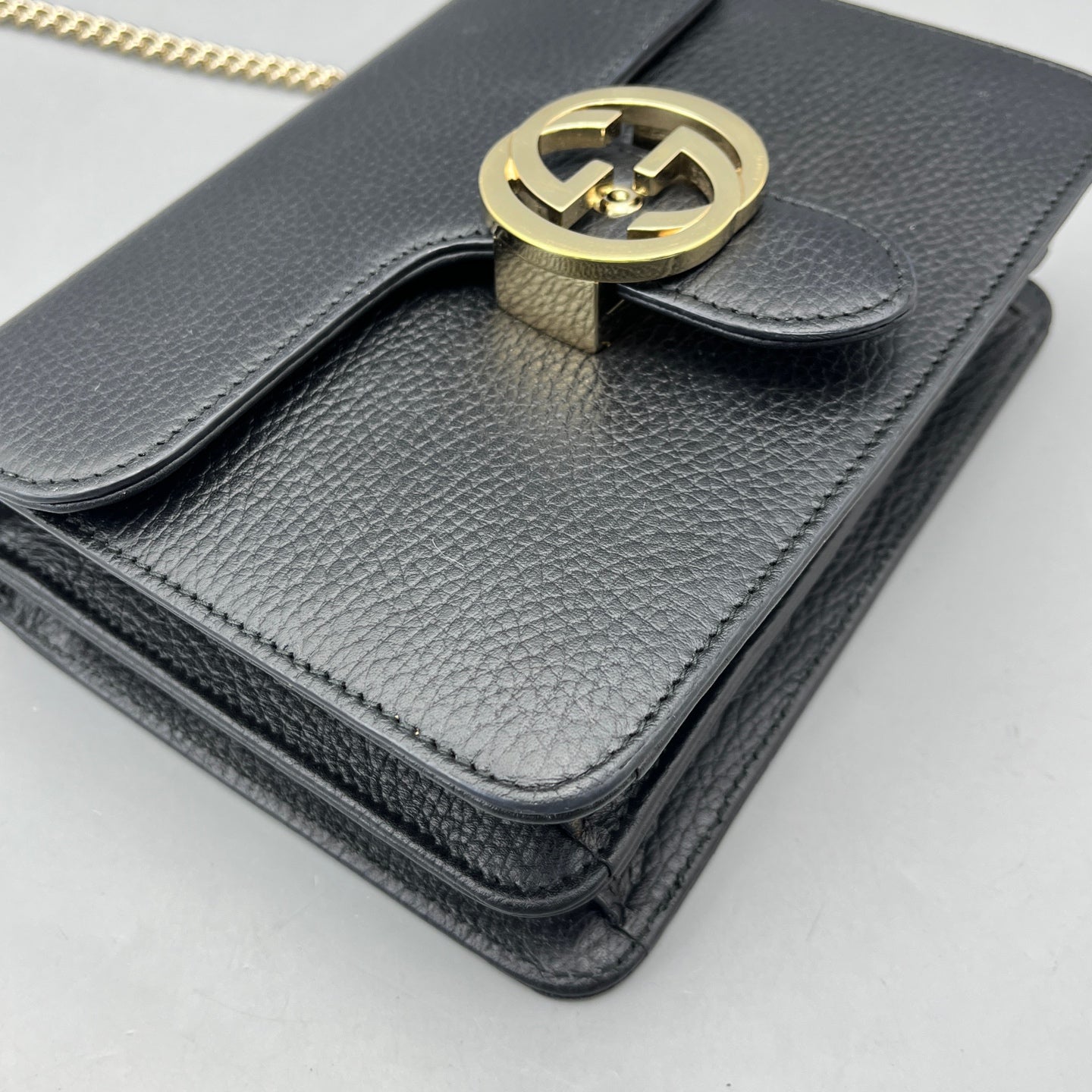 Gucci - Interlocking G Accordion Crossbody Bag - Grained leather - Black - (Small)