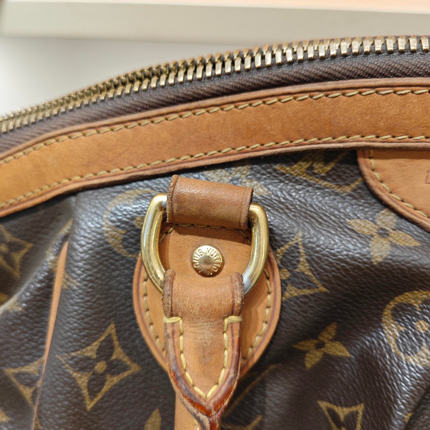 Louis Vuitton - Tivoli PM - Monogram Canvas with Vachetta Leather trim - Brown - (Medium)