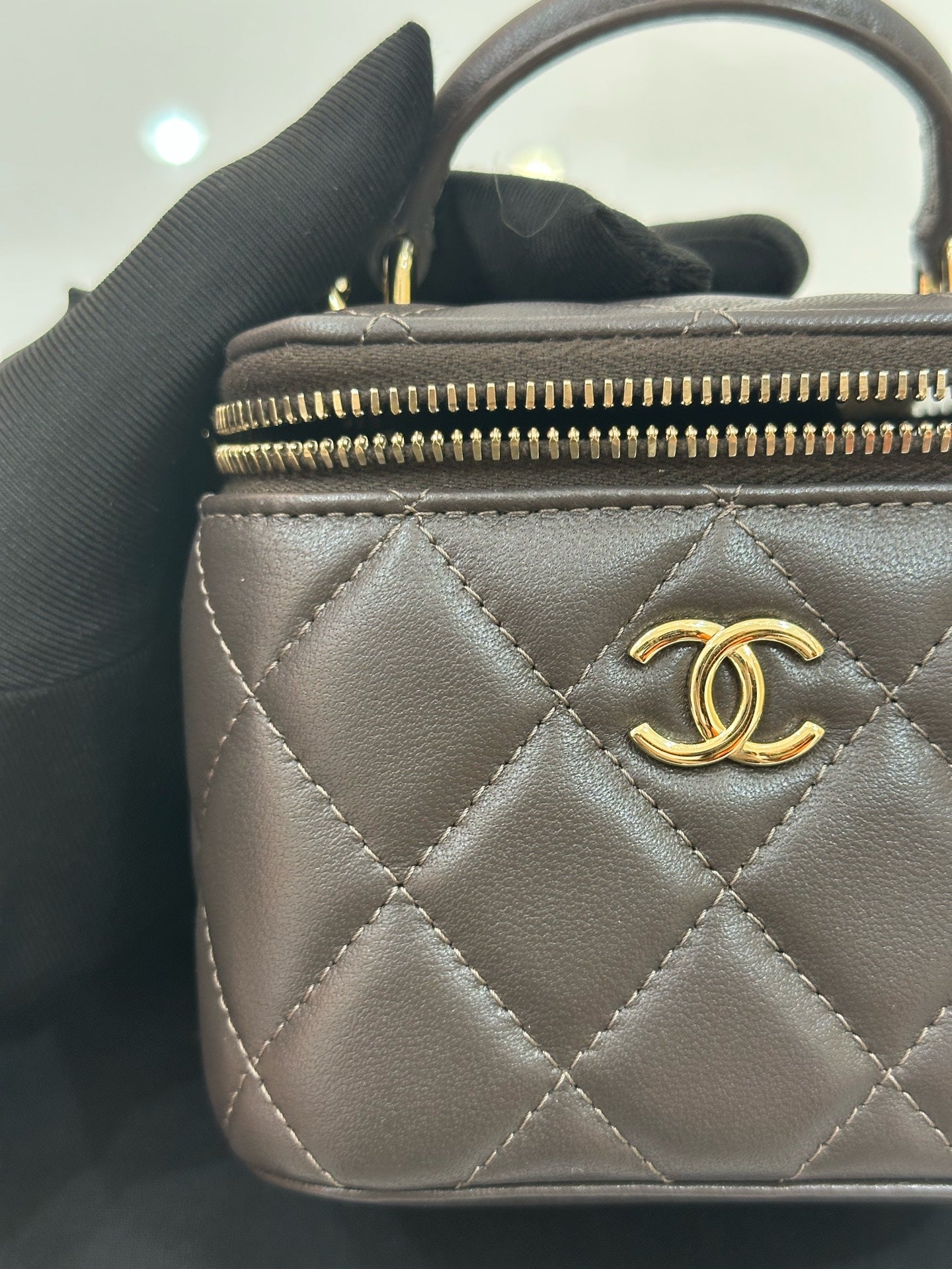 Chanel - 23A Handle Mini Vanity Case - Grained Calfskin Leather - Deep Chocolate Brown - (Mini)
