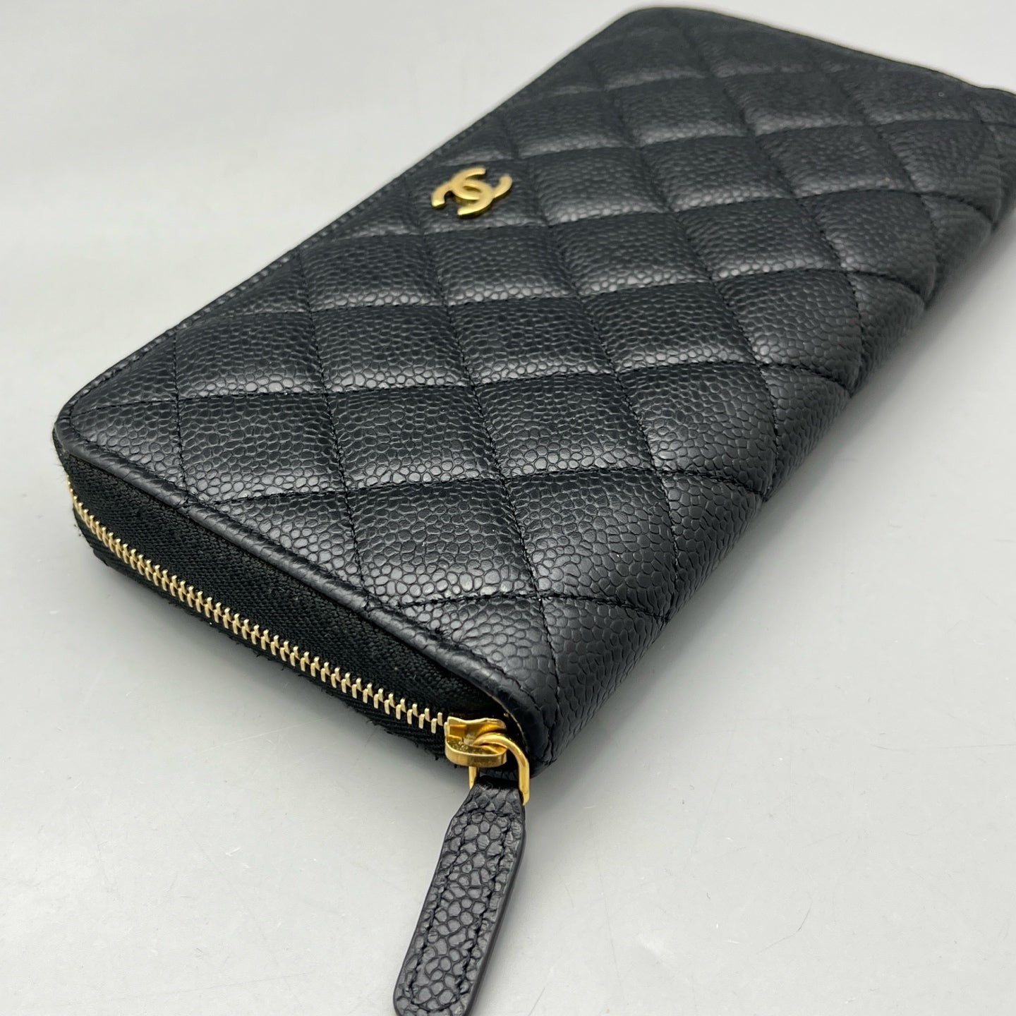 Chanel - Classic Flap Zip Wallet - Leather - Black - (medium)