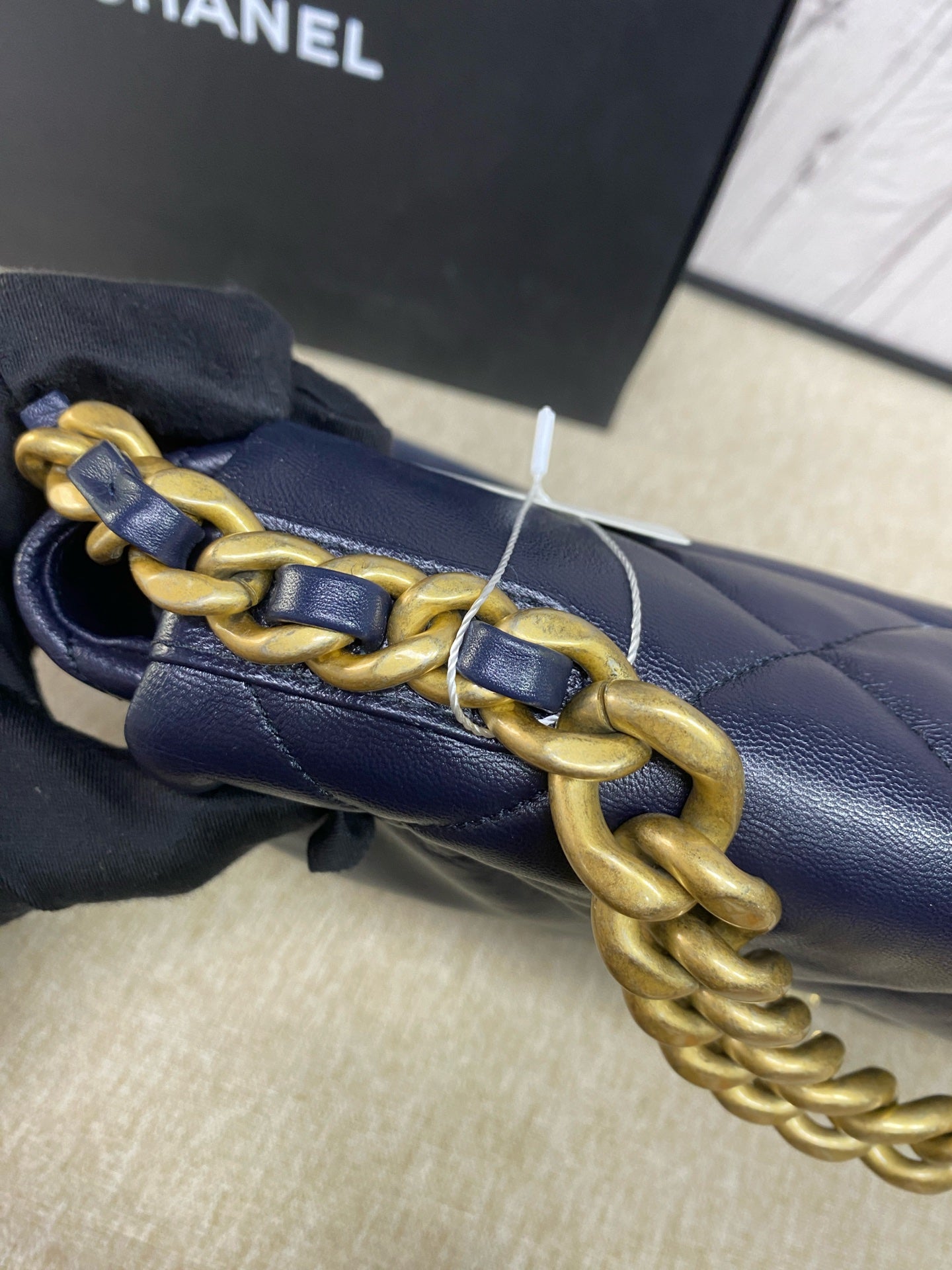 Chanel - 19 Flap Bag - Lambskin leather - Navy - (Medium)