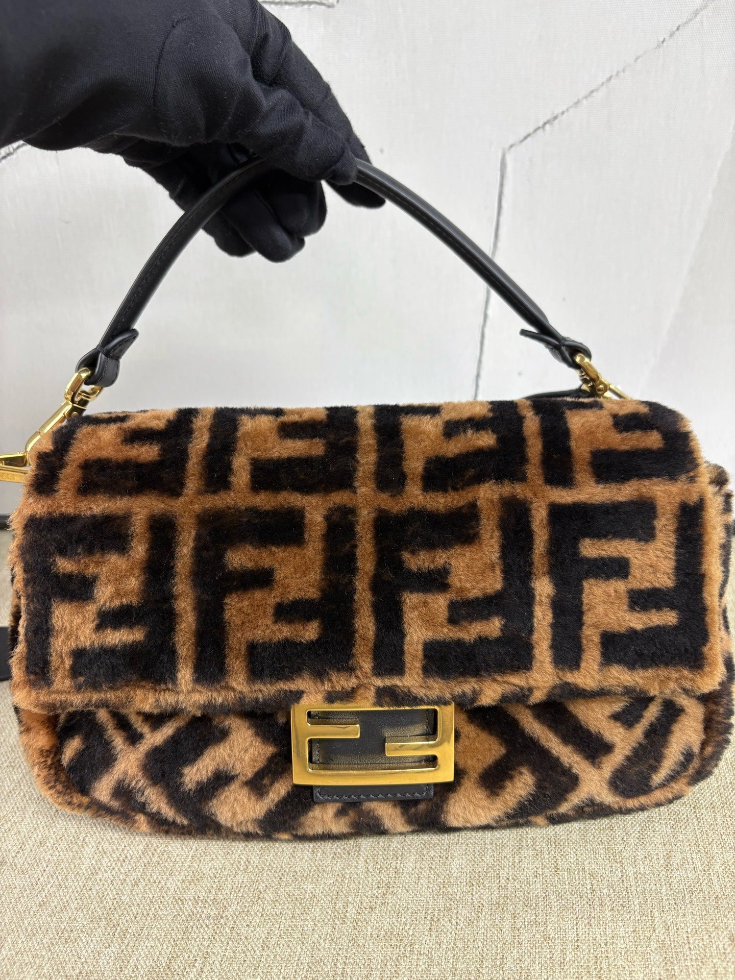 Fendi - Baguette - Plush textile with leather trim - Brown - (Medium)