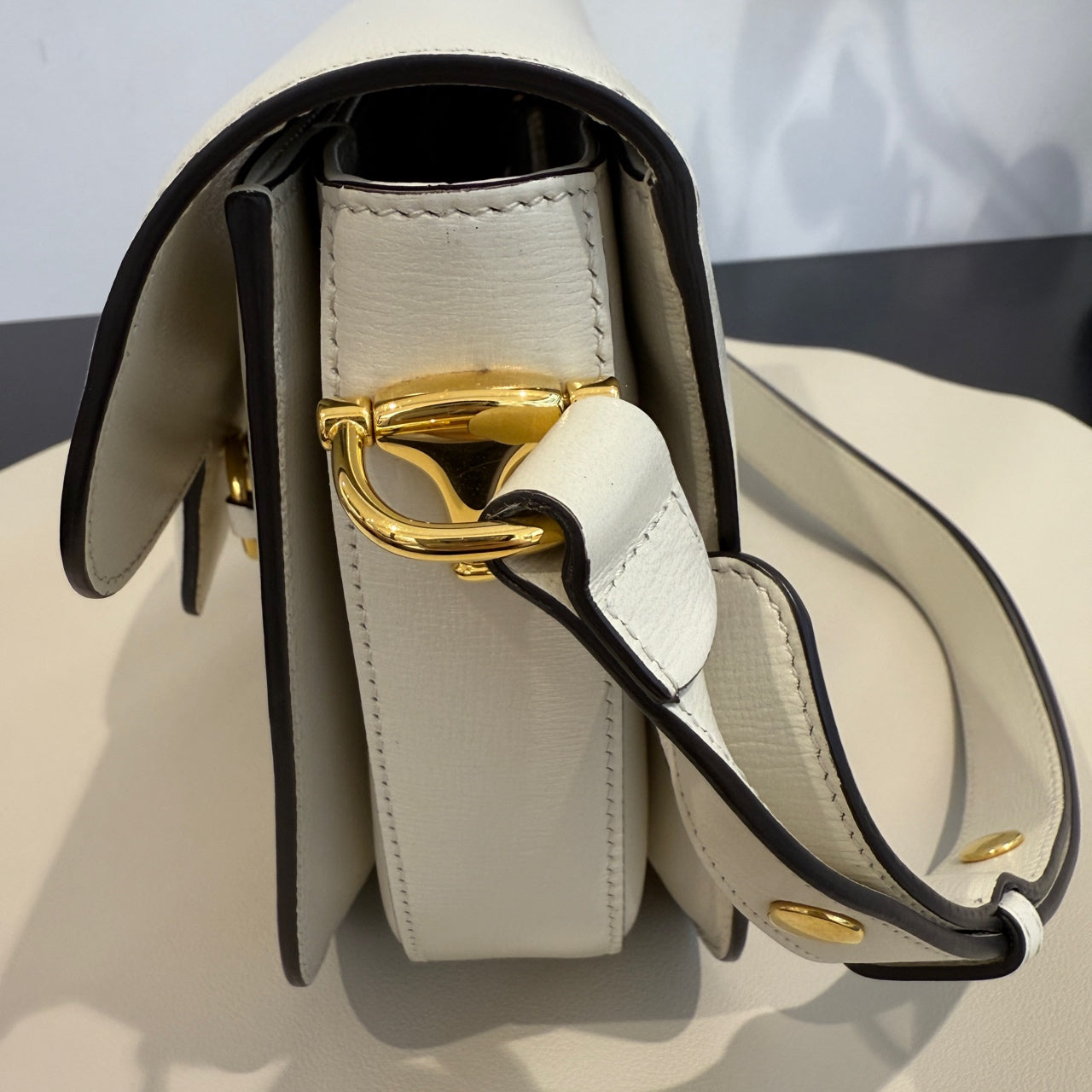 Gucci - Horsebit 1955 Messenger Bag - Textured leather - White with black trim - (medium)