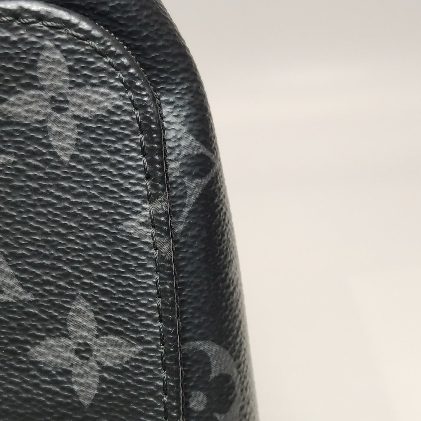 Louis Vuitton - Discovery Messenger Bag PM - Monogram Eclipse coated canvas - Black - (medium)