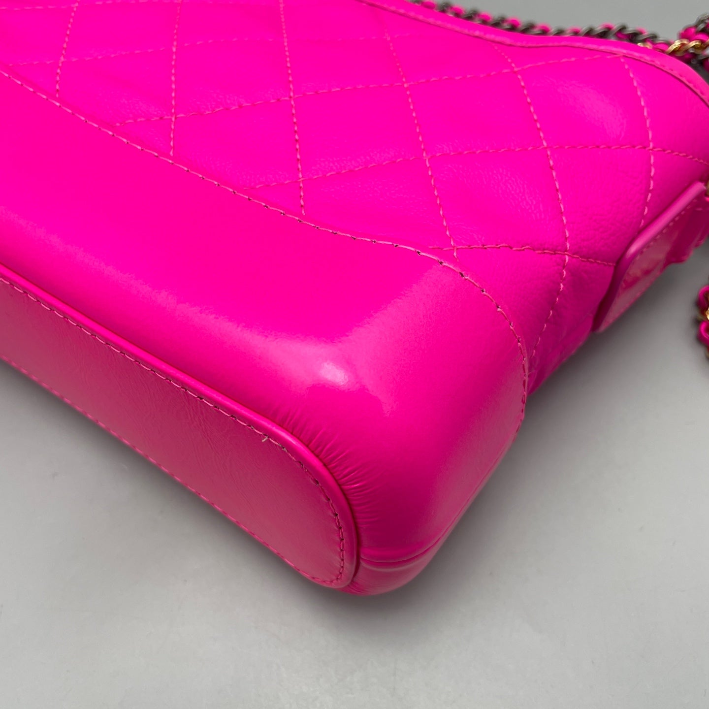 Chanel - Gabrielle Hobo Bag Small - Aged calfskin leather and smooth calfskin leather - Rose Red with Mixed-Tone Hardware - (small)
