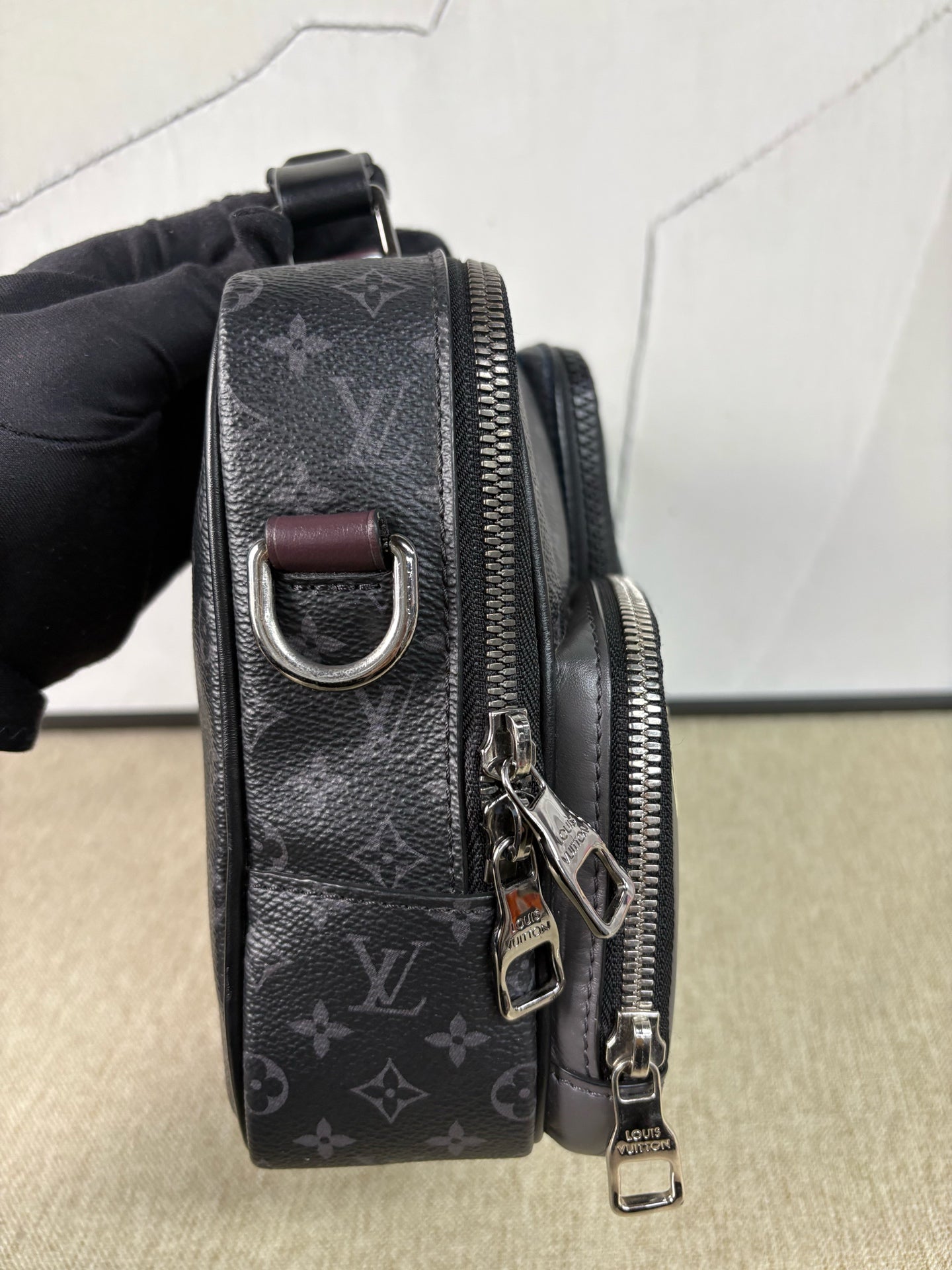 Louis Vuitton - Multipocket Messenger Bag - Monogram Eclipse coated canvas and grained leather - Multicolour - (medium)