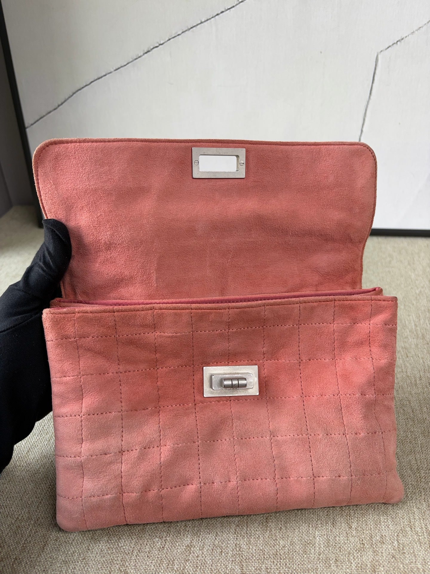 Chanel - Chocolate Bar Flap Bag - Suede - Pink - (Small)