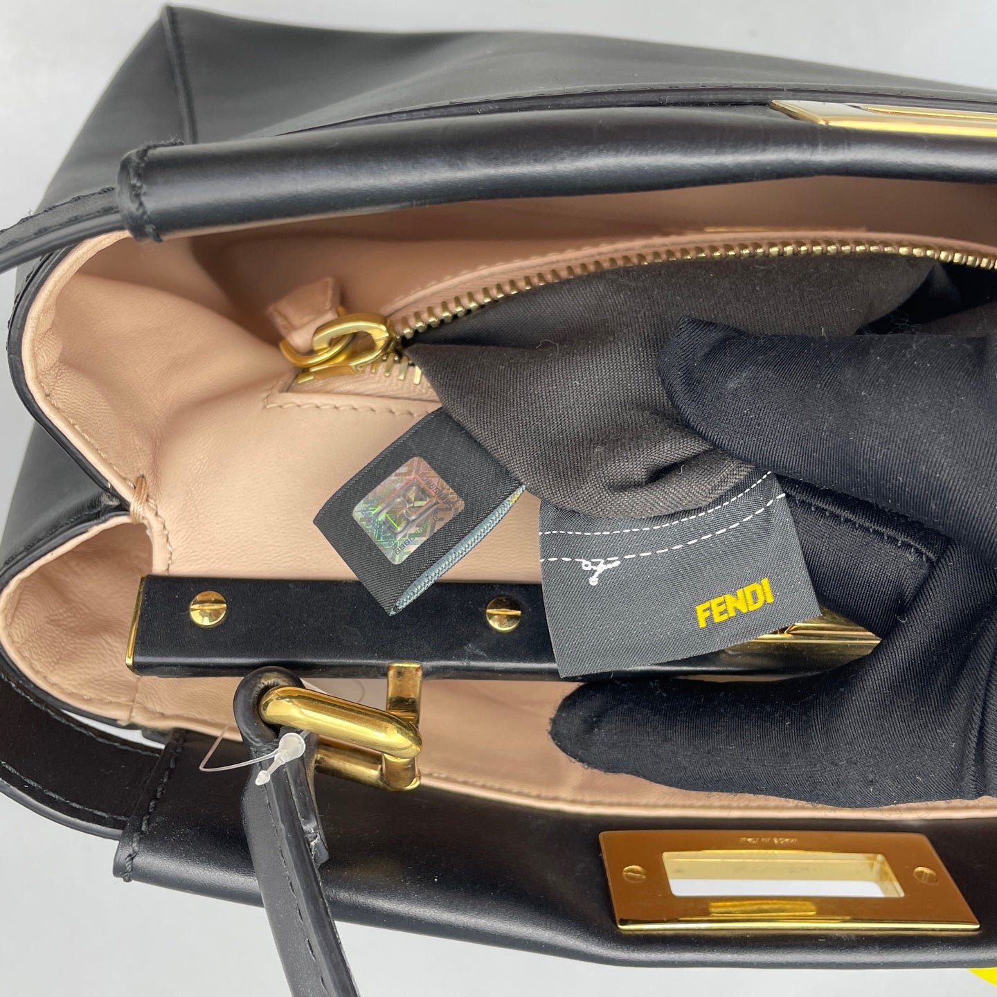 Fendi - Peekaboo Medium - Leather - Black - (medium)