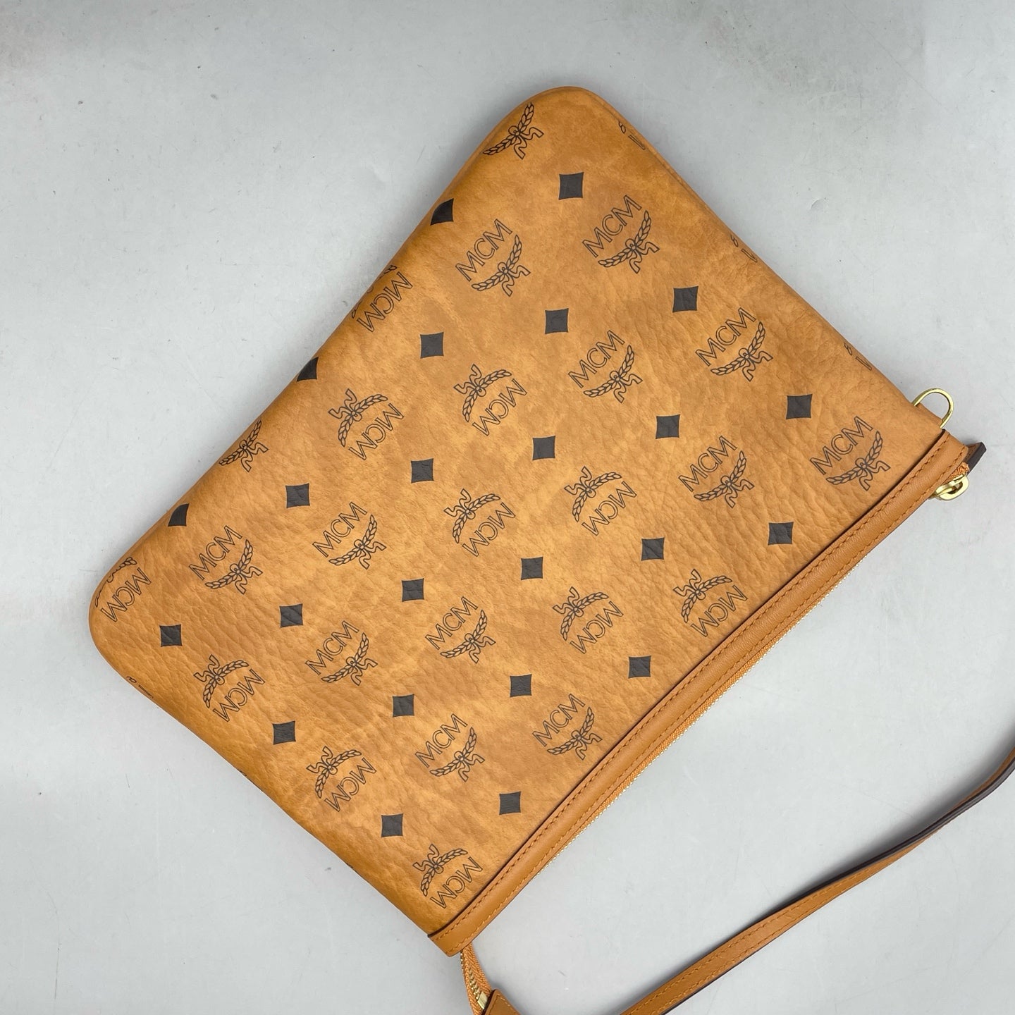 MCM - Reversible Visetos Tote with Pouch - Visetos coated canvas with leather trim - Brown - (medium)