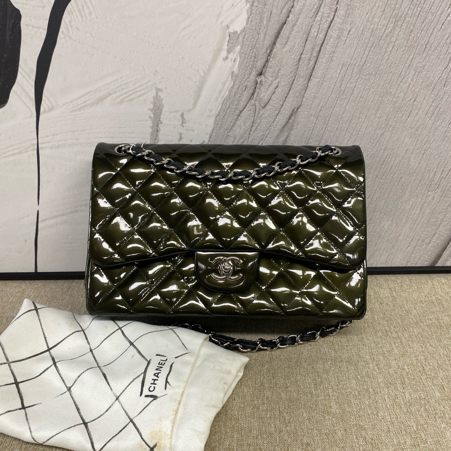 Chanel - Jumbo Classic Double Flap - Patent leather - Deep olive green with Silver-Tone Hardware - (Large)