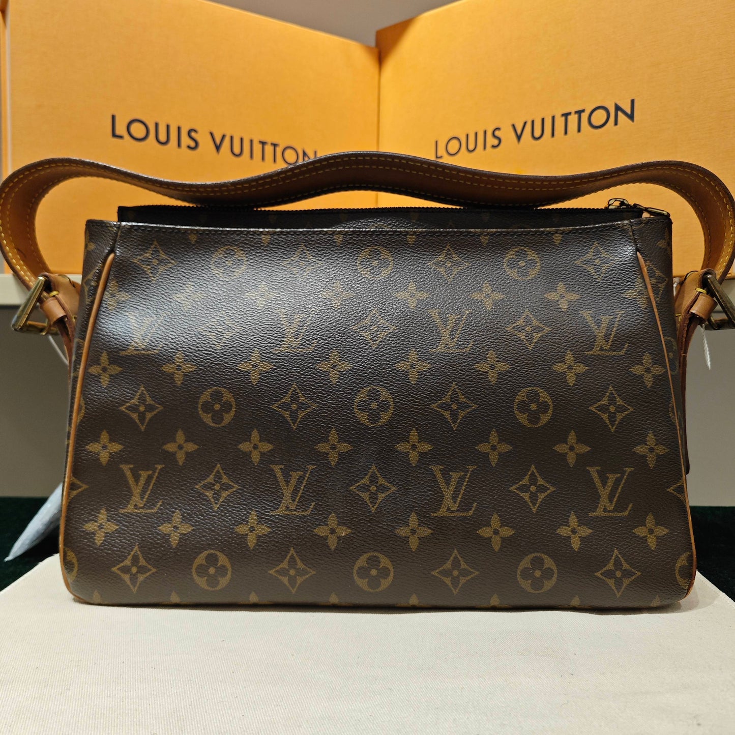 Louis Vuitton - Monogram Flap Shoulder Bag - Monogram coated canvas with Vachetta leather trim - Brown - (Medium)
