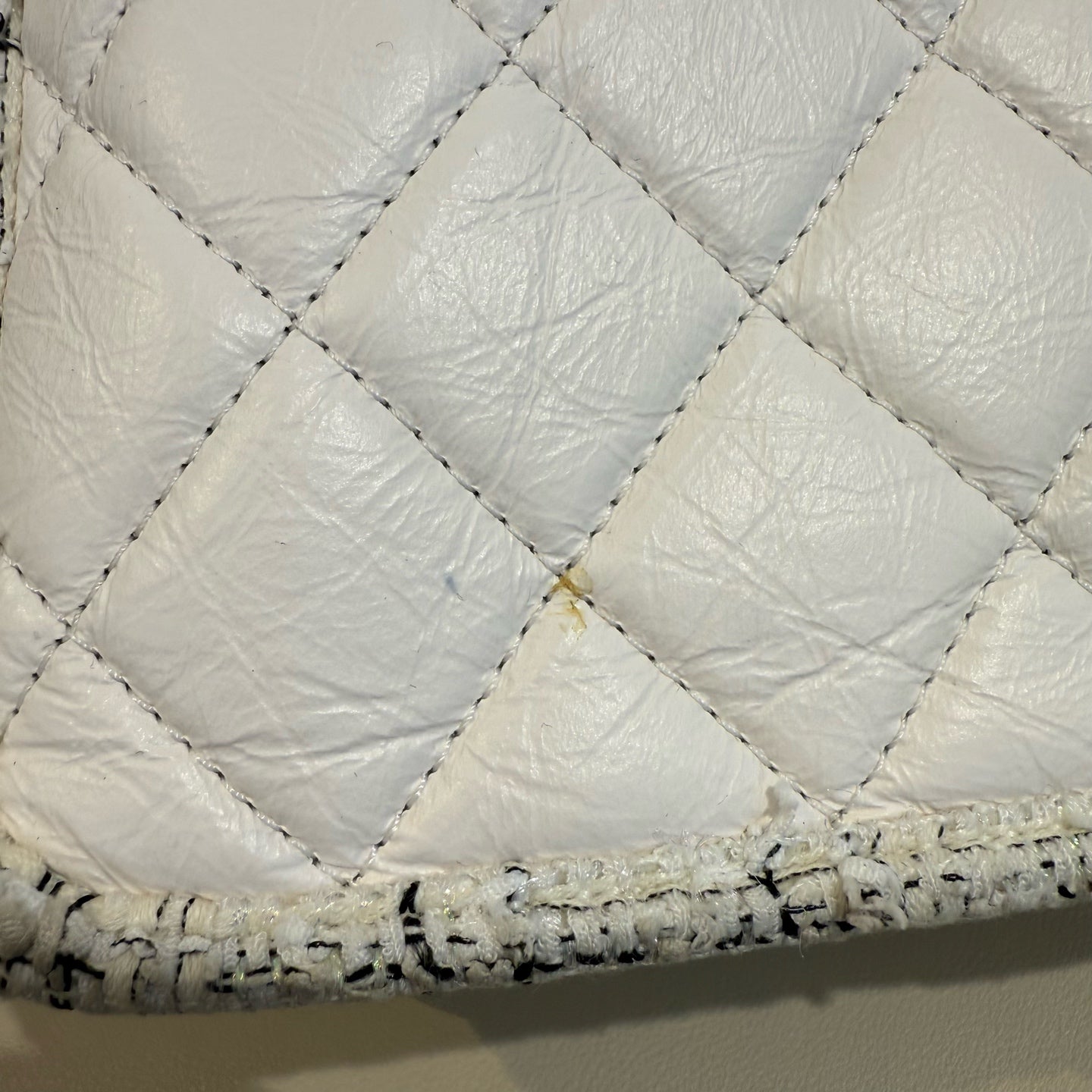 Chanel - Quilted Shopping Tote with Tweed Trim - Cowhide leather - White - (Small)