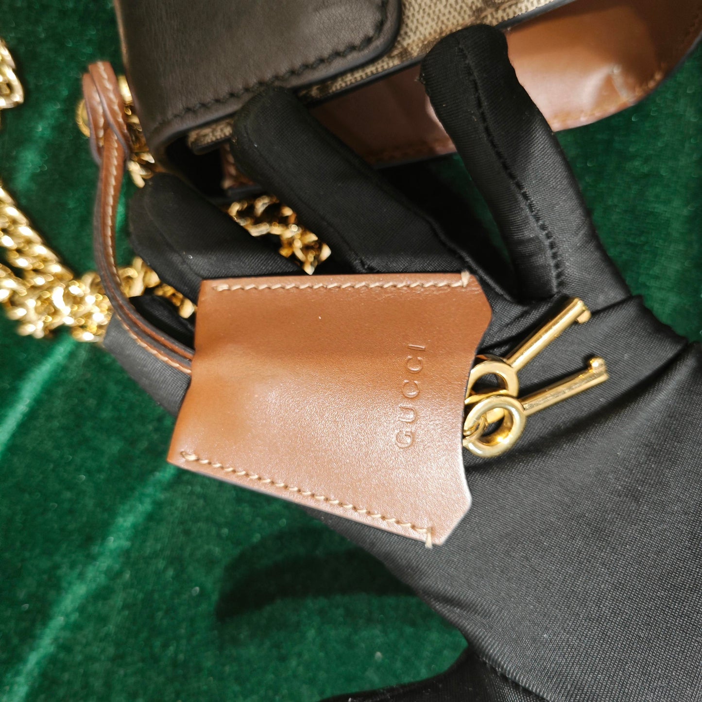 Gucci - Padlock Small Shoulder Bag - GG Supreme canvas with leather trim - Beige and Black - (small)