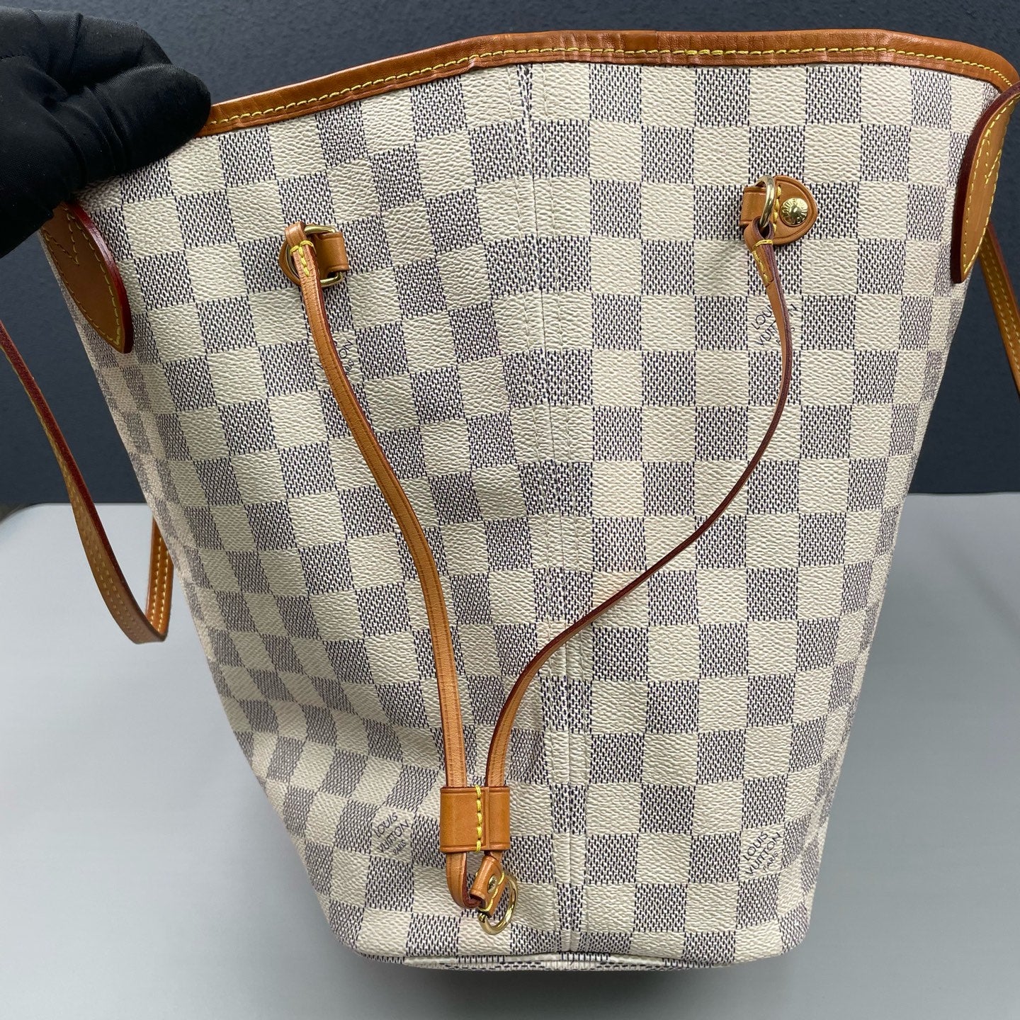 Louis Vuitton - Neverfull MM - Damier Azur coated canvas with natural cowhide leather trim - White - (Medium)