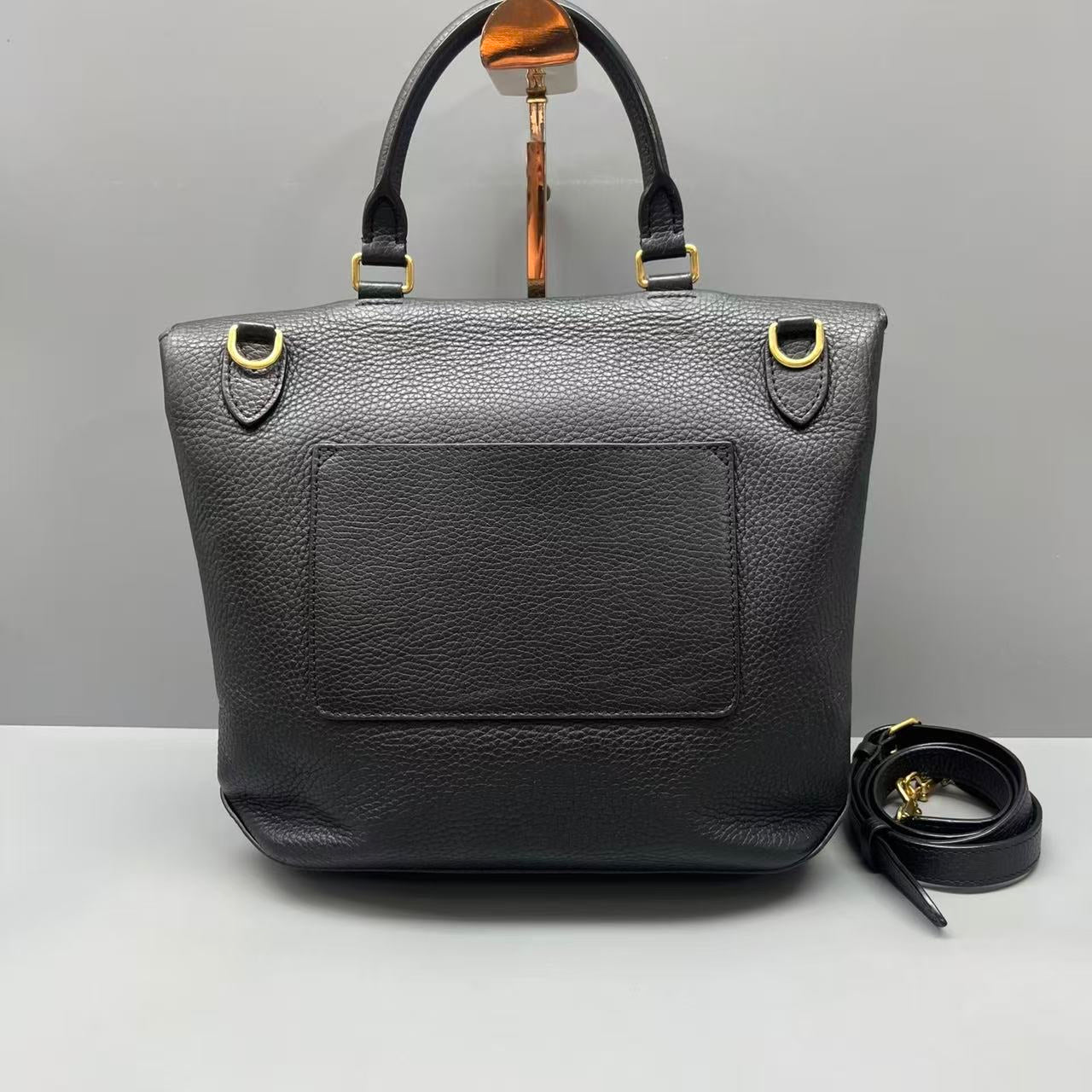 Louis Vuitton - Volta - Grained leather - Black - (Medium)