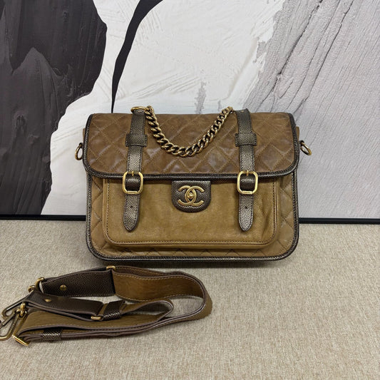 Chanel - Cambridge Messenger Bag - Grained leather - Brown with gold accents - (Medium)