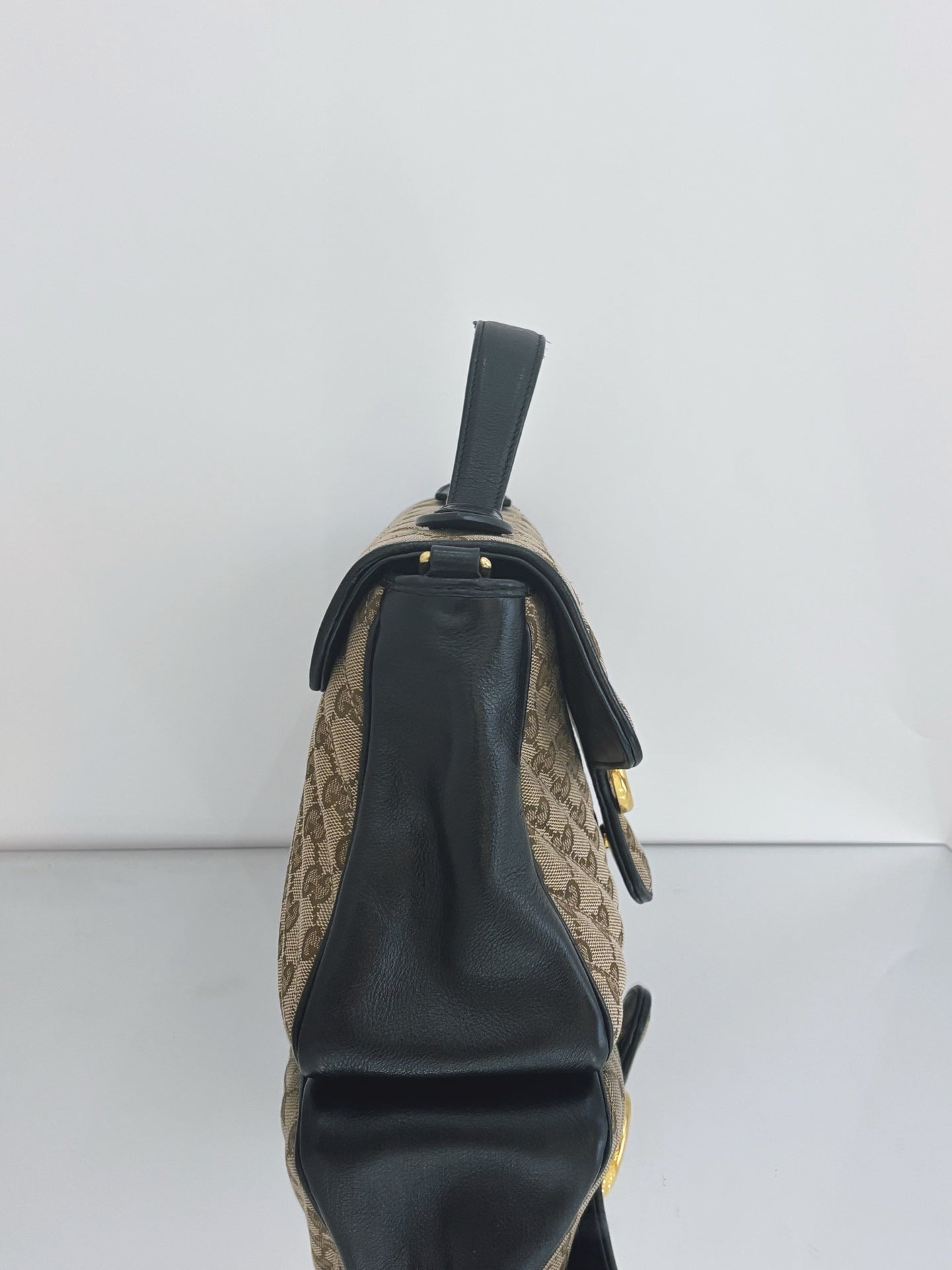 Gucci - Marmont Top Handle Messenger Bag - GG Supreme coated canvas with leather trim - Beige and Black with Gold-tone hardware - (Medium)