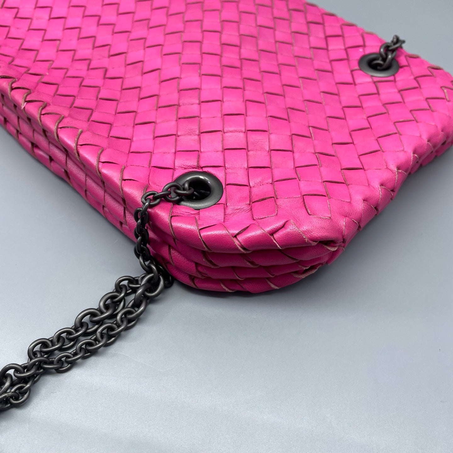 Bottega Veneta - Intrecciato Chain Shoulder Bag - Lambskin leather - Fuchsia - (medium)