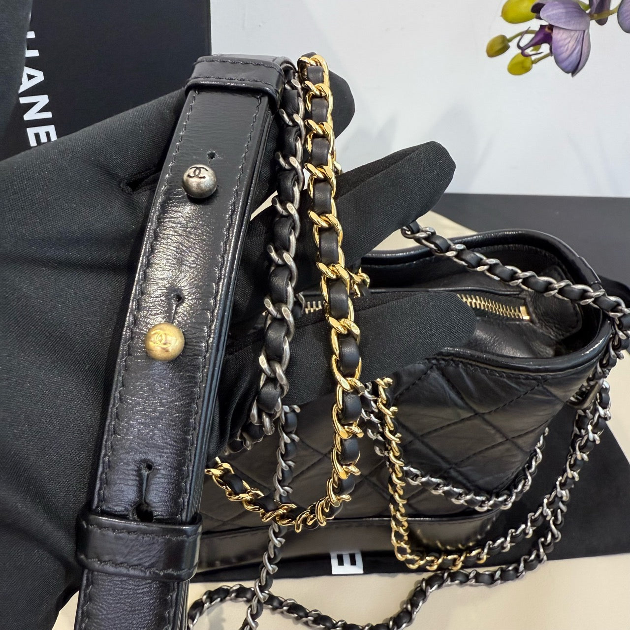 Chanel - Gabrielle Hobo Bag Small - Aged quilted calfskin and smooth calfskin leather - Black with mixed-tone hardware - (Small)