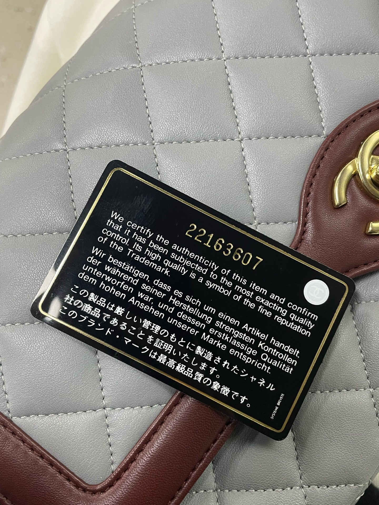 Chanel - Seasonal Classic Flap - Lambskin leather - Grey with Burgundy accents, Gold-Tone Hardware - (Medium)