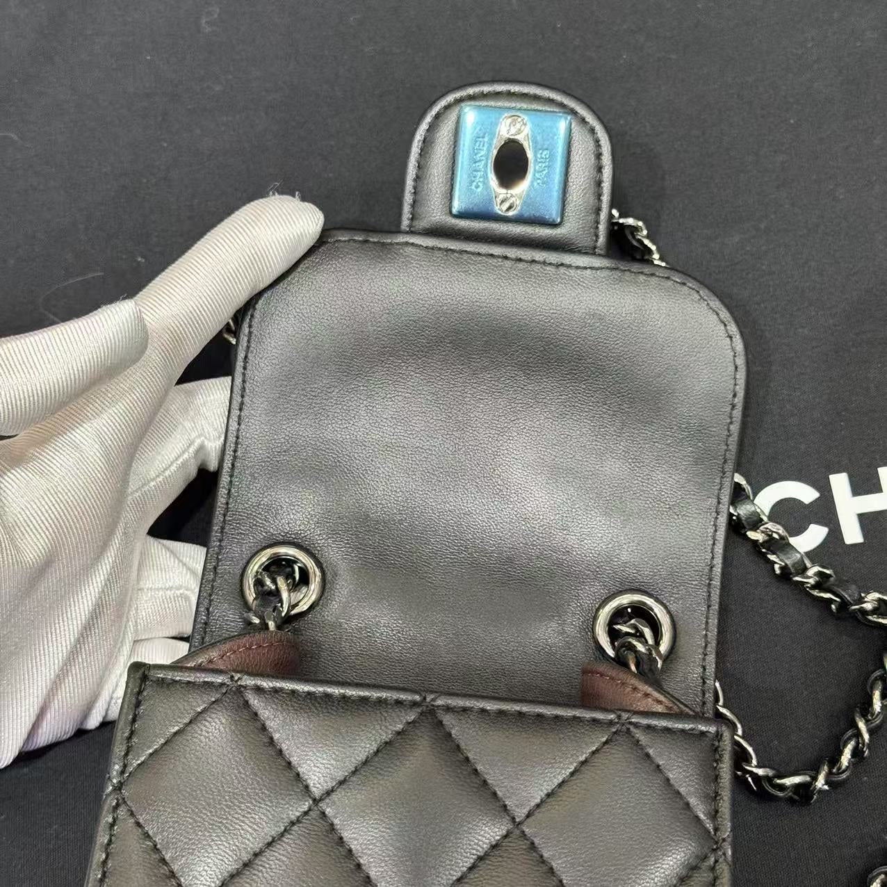 Chanel - Vertical Quilted Phone Holder with Chain - Lambskin leather - Black - (mini)