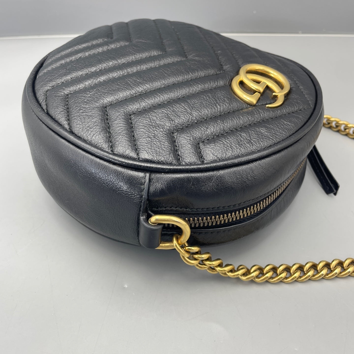 Gucci - GG Marmont Matelassé Round Shoulder Bag - Leather - Black - (mini)