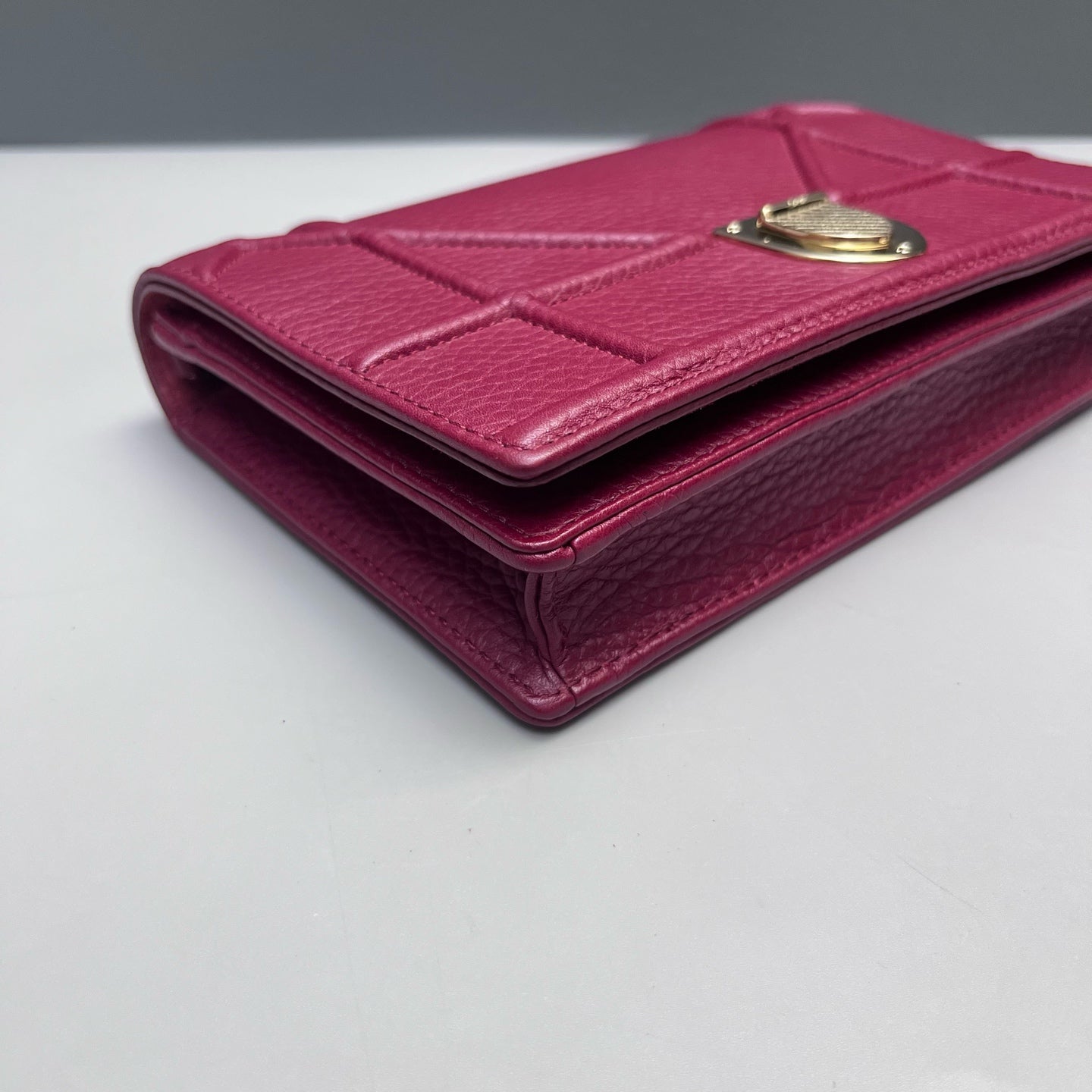 Dior - Shield WOC Chain Crossbody Bag - Grained leather - Red - (mini)