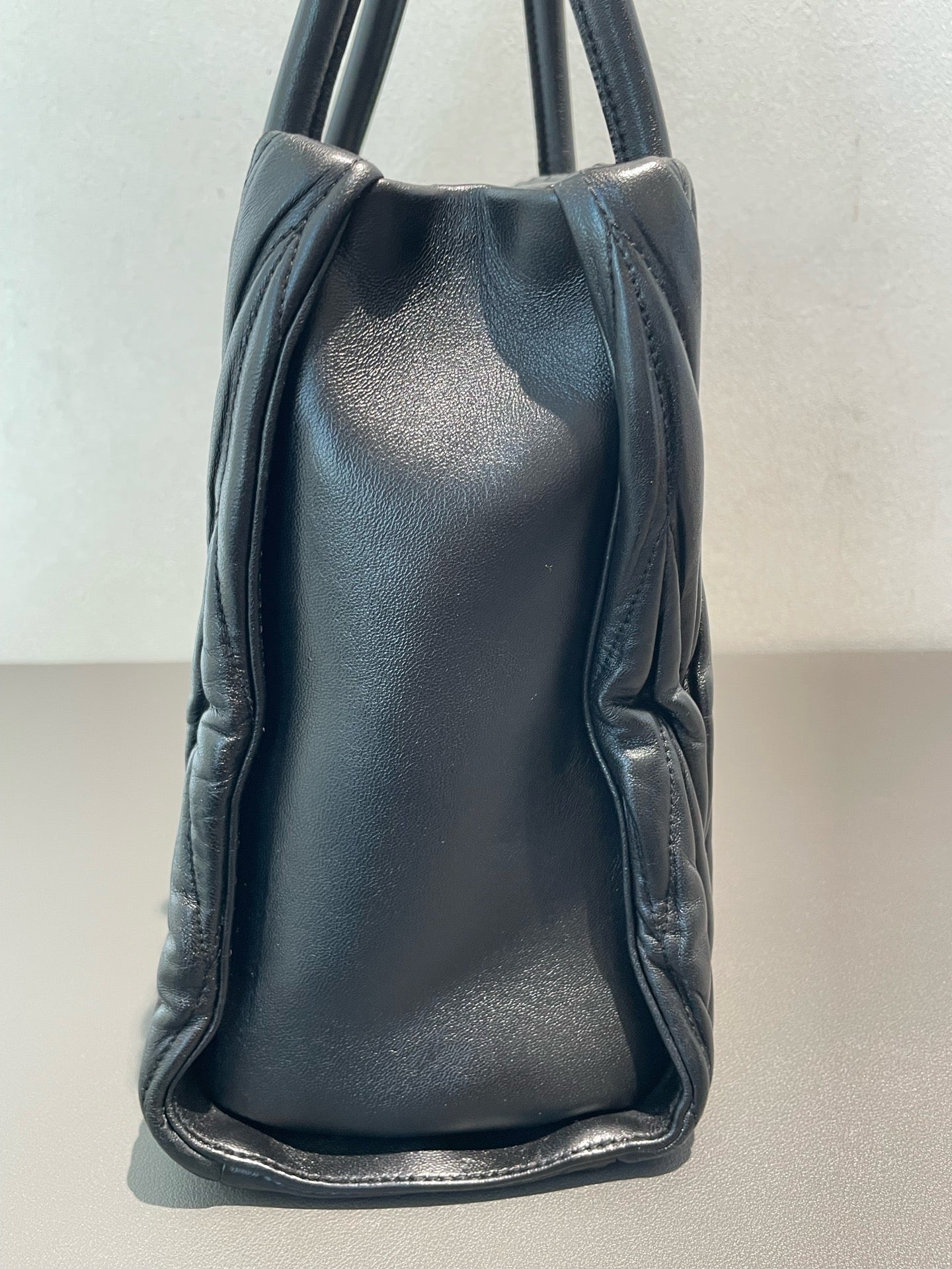 Miu Miu - Classic Bowling Bag - Lambskin leather - Black - (Medium)