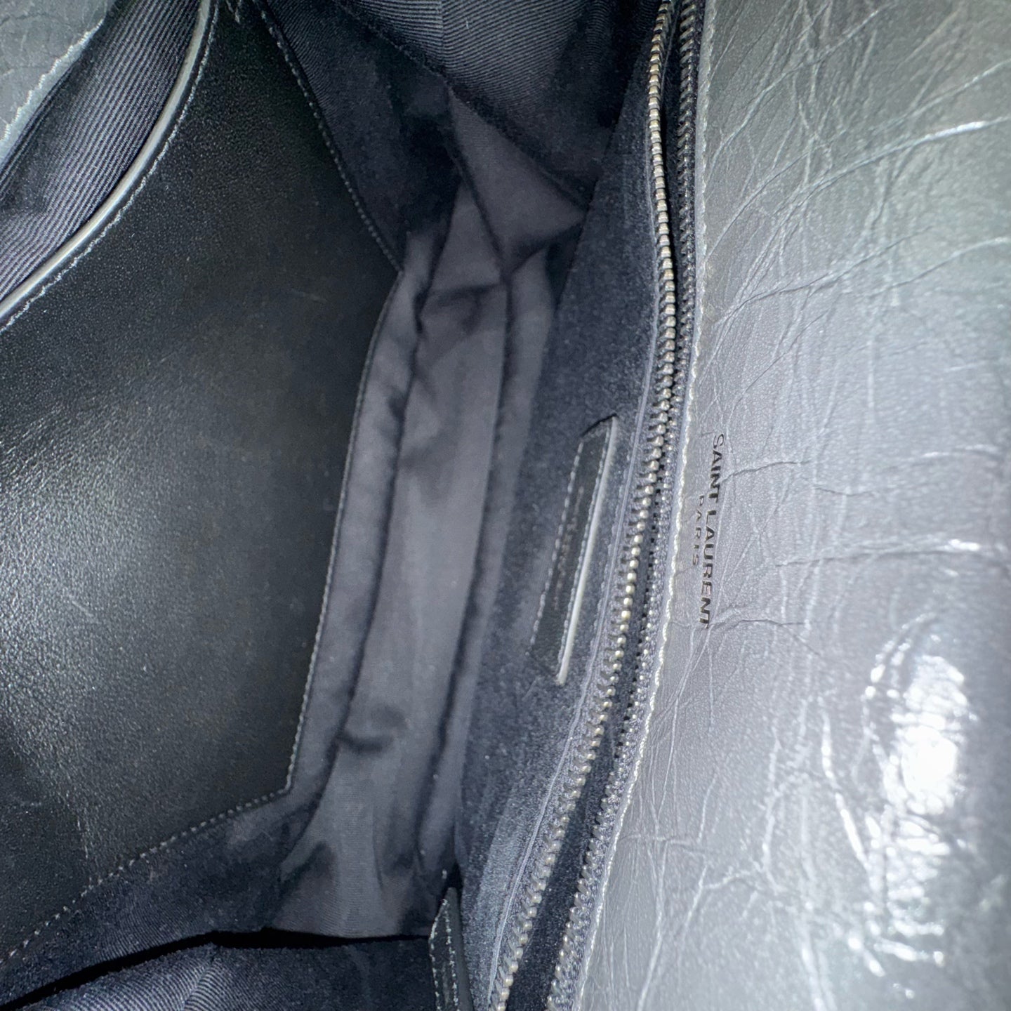 Saint Laurent - Niki Medium - Distressed crinkled calfskin leather - Grey - (Medium)