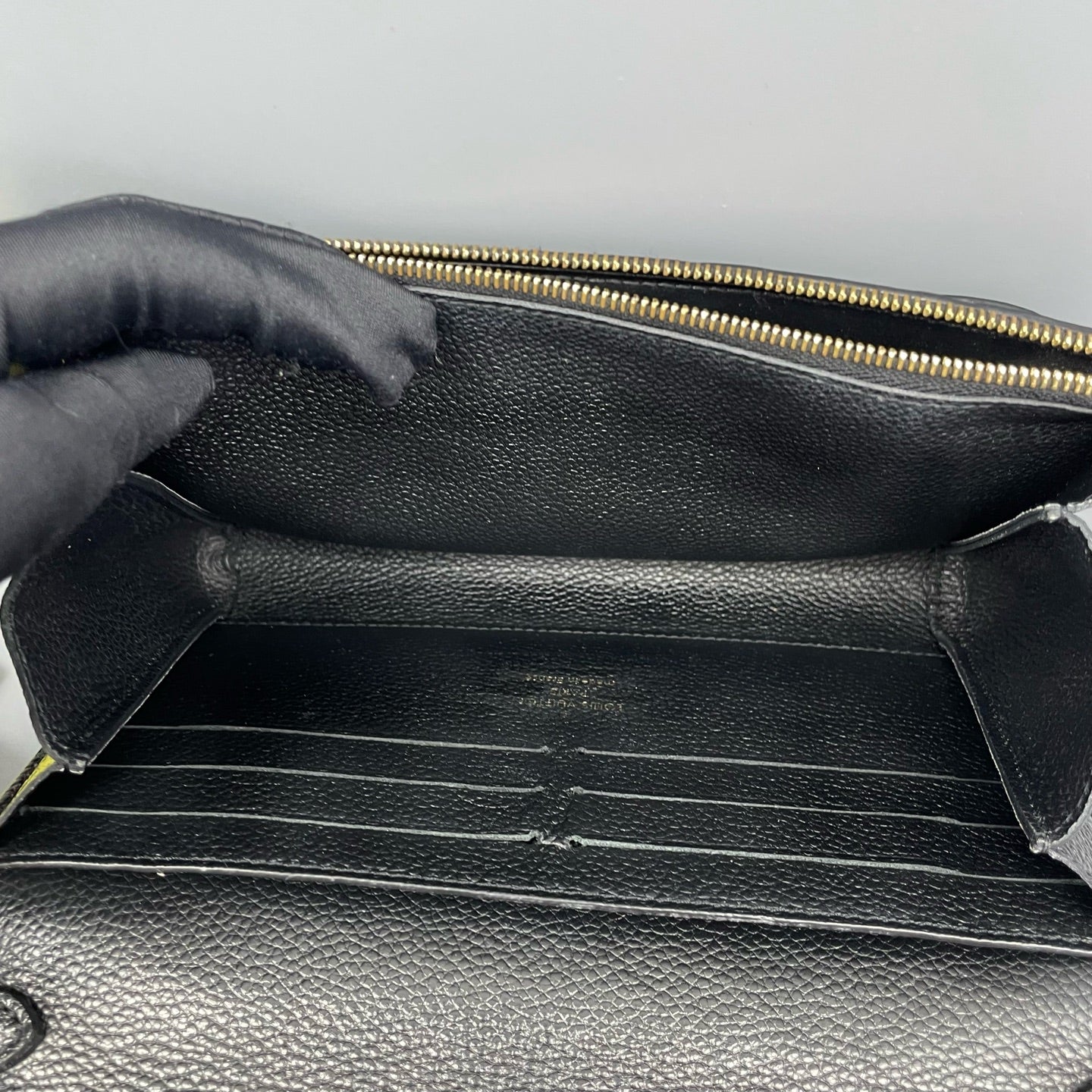 Louis Vuitton - Vavin WOC - Leather - Black - (Small)