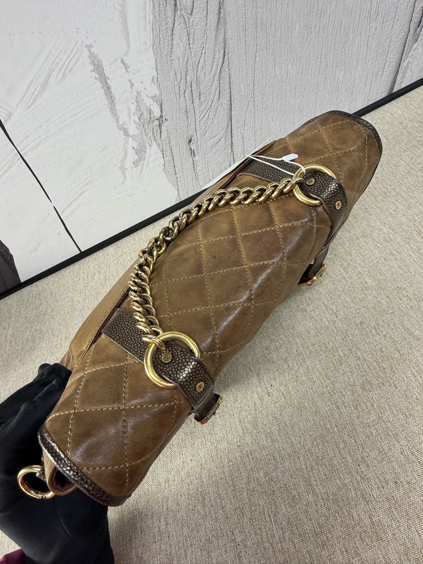 Chanel - Cambridge Messenger Bag - Grained leather - Brown with gold accents - (Medium)