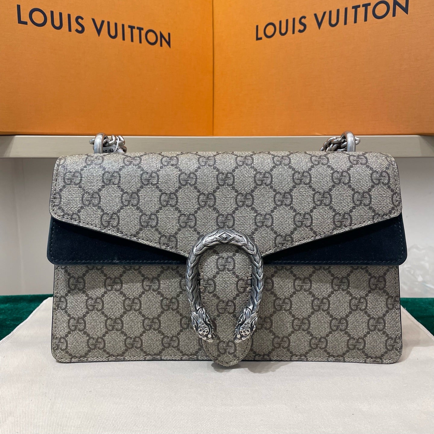 Gucci - Dionysus Medium Shoulder Bag - GG Supreme coated canvas with suede trim and interior lining - Beige and Black - (Medium)