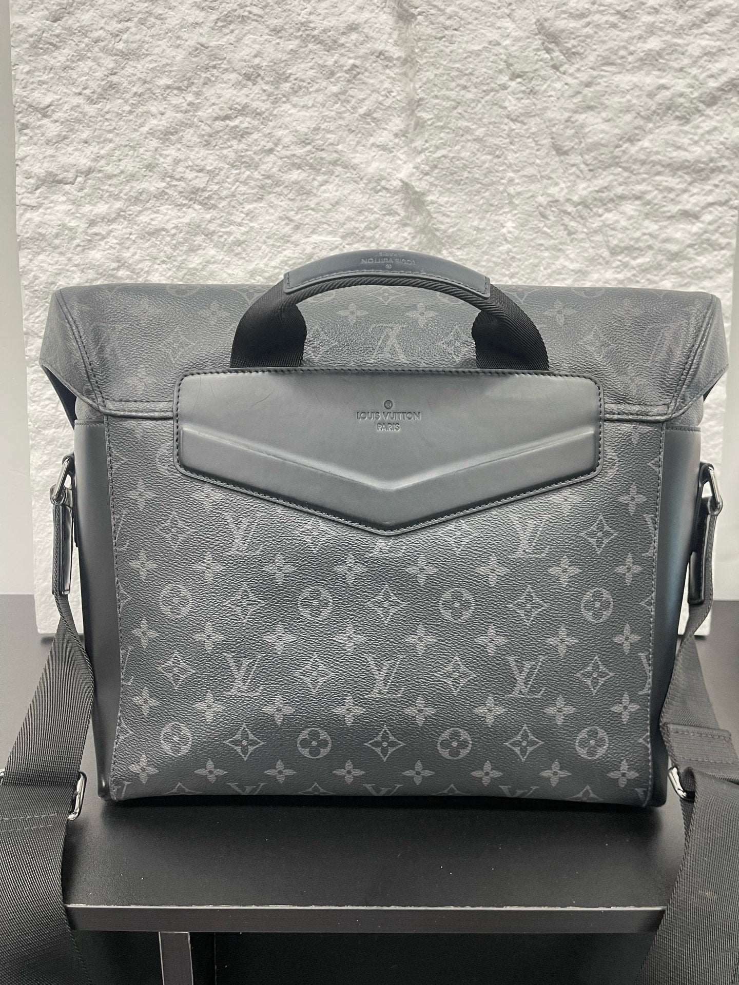 Louis Vuitton - Voyager Messenger - Monogram Eclipse canvas and cowhide leather - Black - (large)