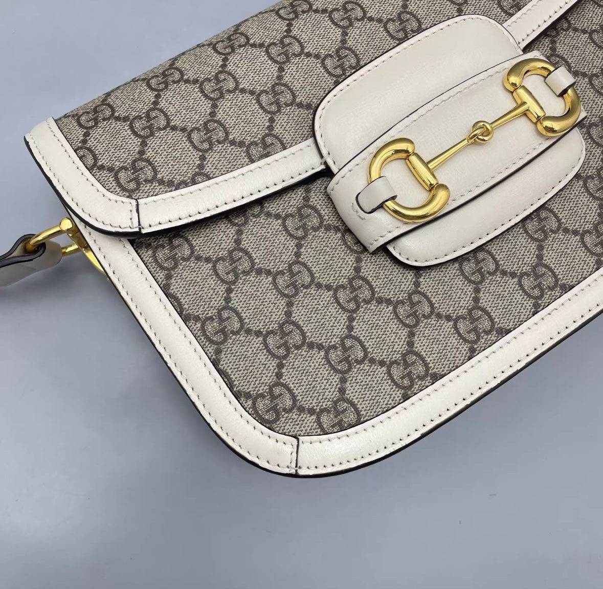 Gucci - 1955 Horsebit Shoulder Bag - GG Supreme canvas with white leather trim - Multicolour - (medium)