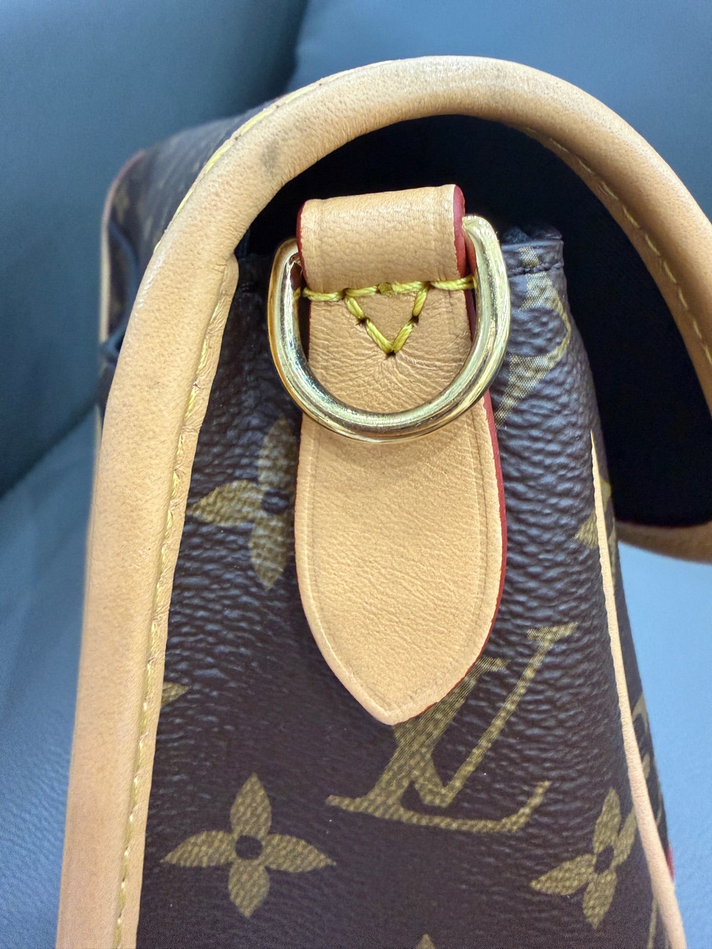 Louis Vuitton - Baguette Flap Bag - Monogram coated canvas with Vachetta leather trim - Brown - (small)