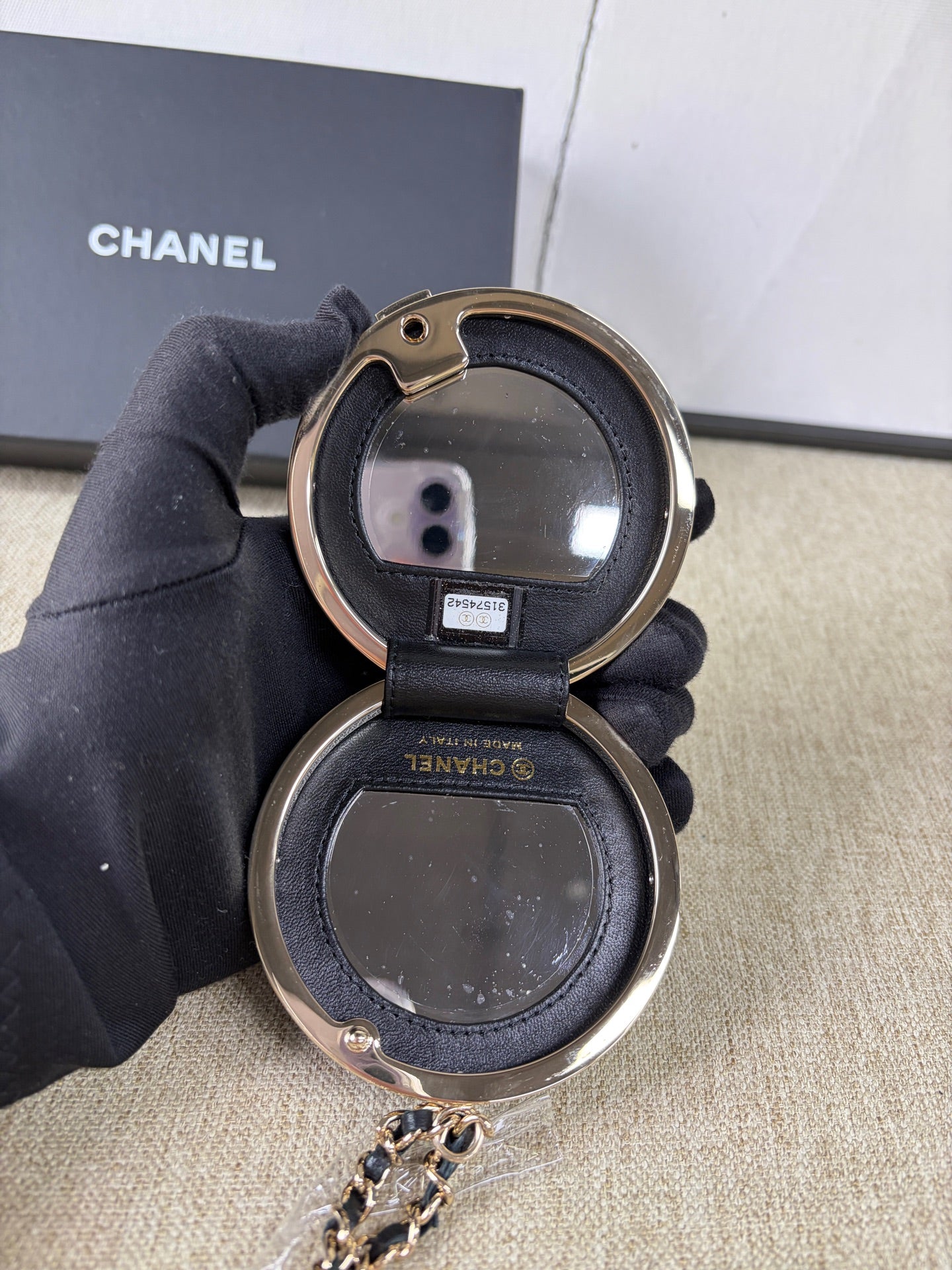Chanel - Quilted Mirror Compact with Chain - Patent leather - Black - (Mini)