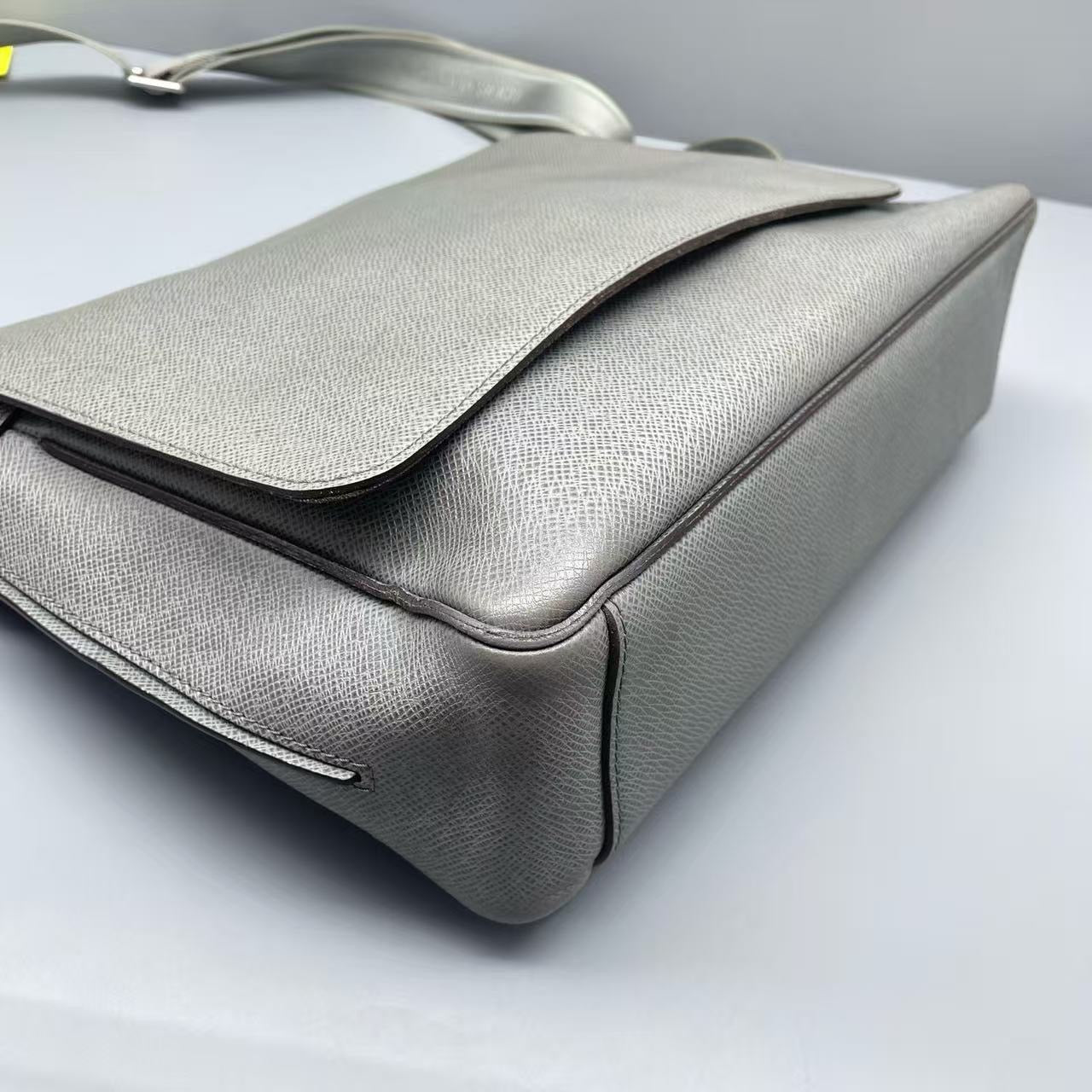 Louis Vuitton - Flap Messenger Briefcase - Epi leather - Grey - (Medium)