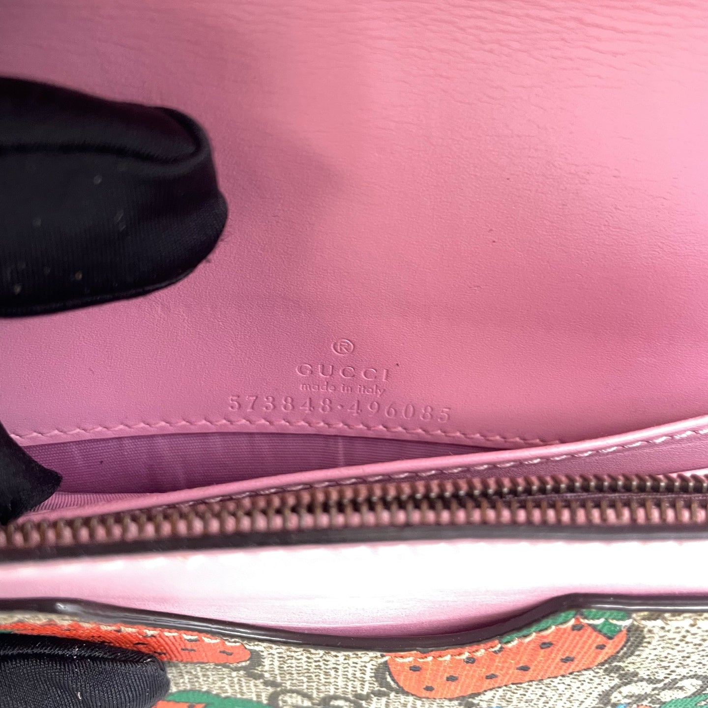 Gucci - Strawberry Print GG Supreme Wallet on Chain - GG Supreme coated canvas with leather trim and interior - Multicolour - (Mini)