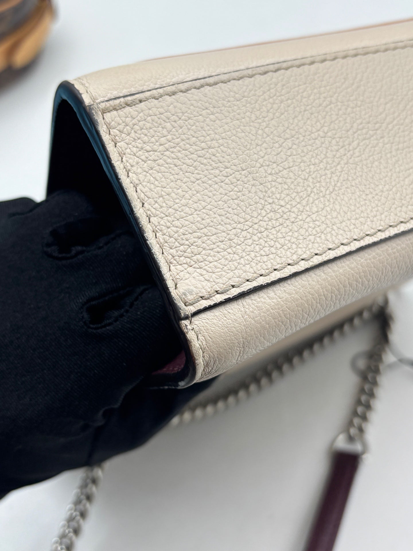 Louis Vuitton - MyLockme - Grained cowhide leather - Beige - (small)