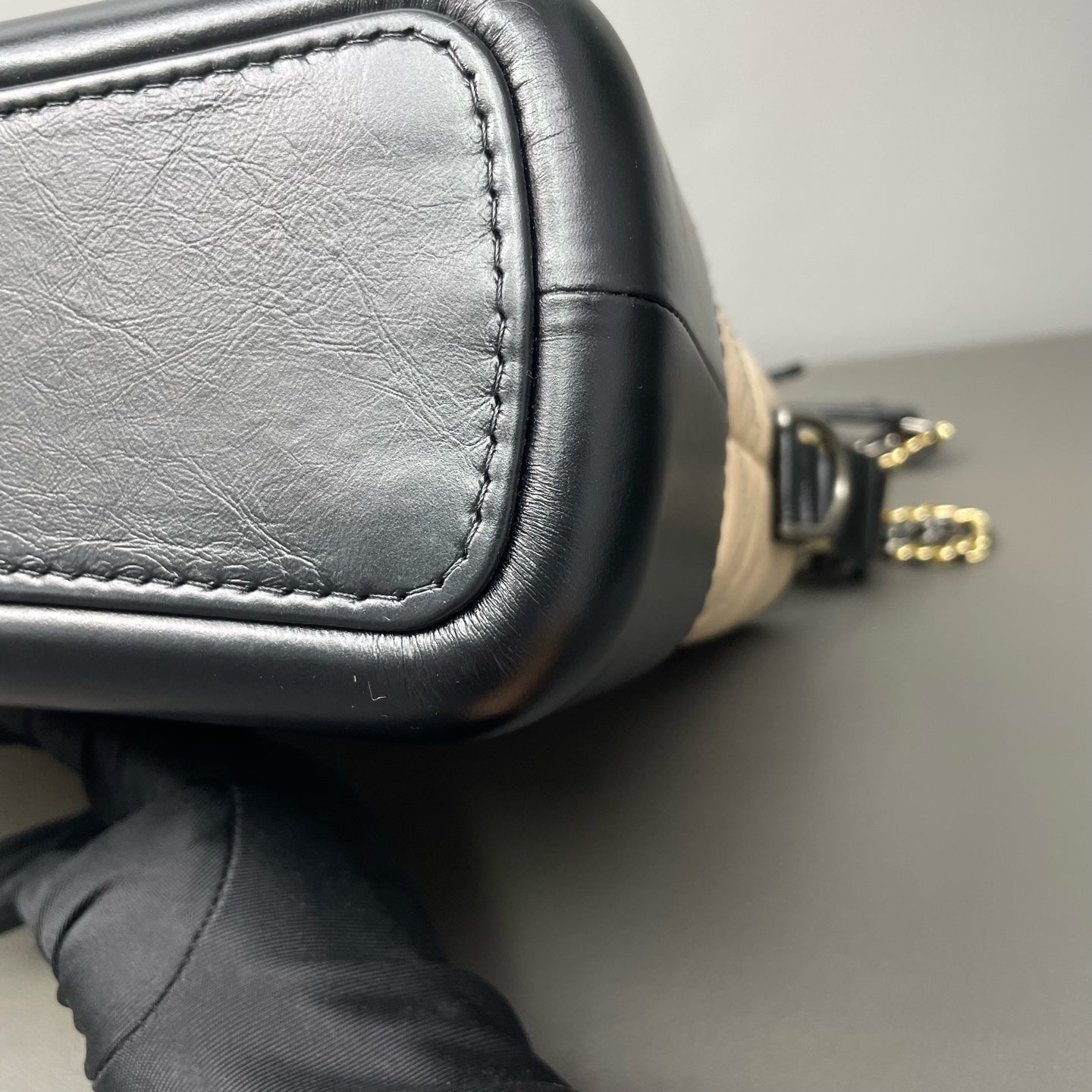 Chanel - Gabrielle Hobo Bag - Vintage calfskin and smooth calfskin - Beige and Black - (Medium)