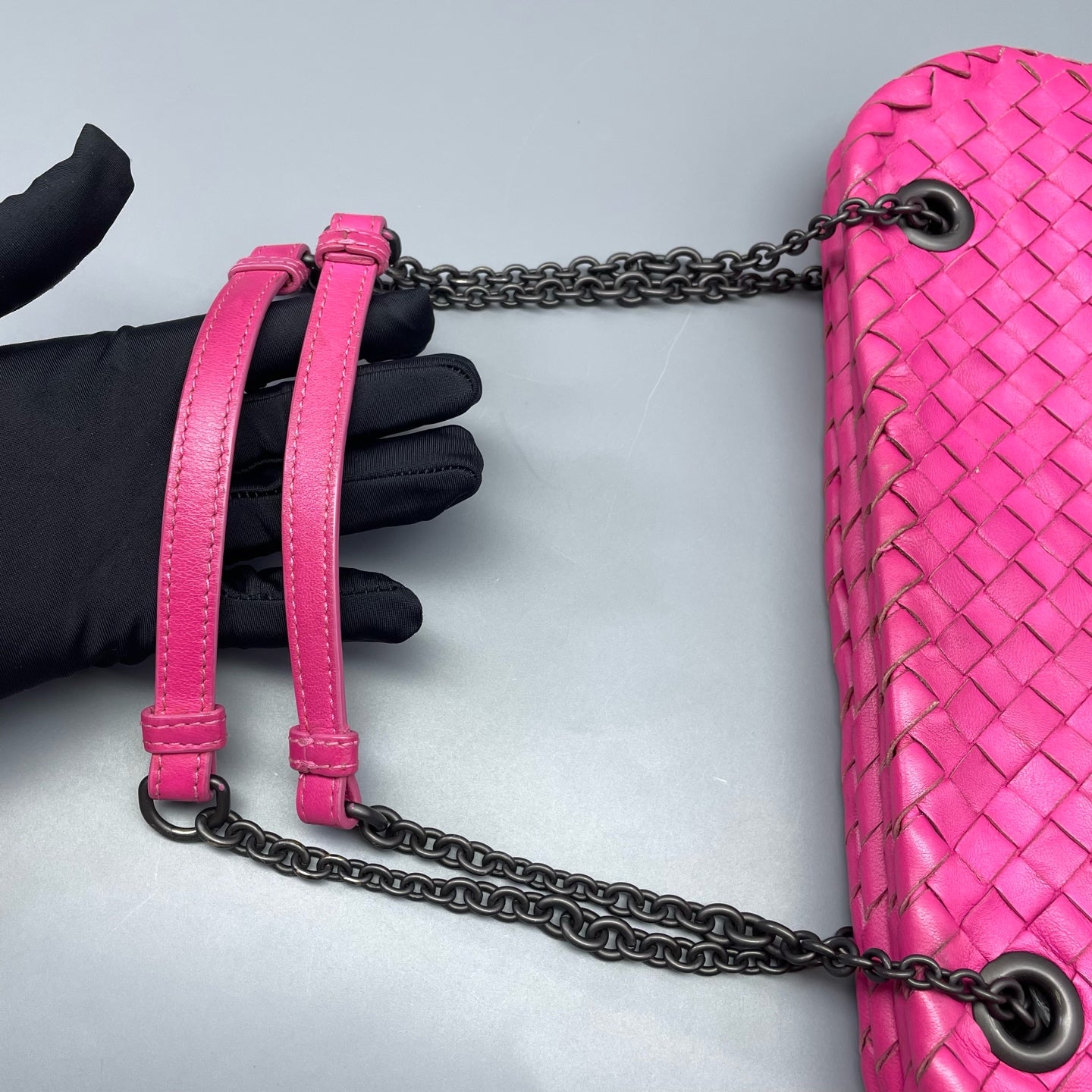 Bottega Veneta - Intrecciato Chain Shoulder Bag - Lambskin leather - Fuchsia - (medium)