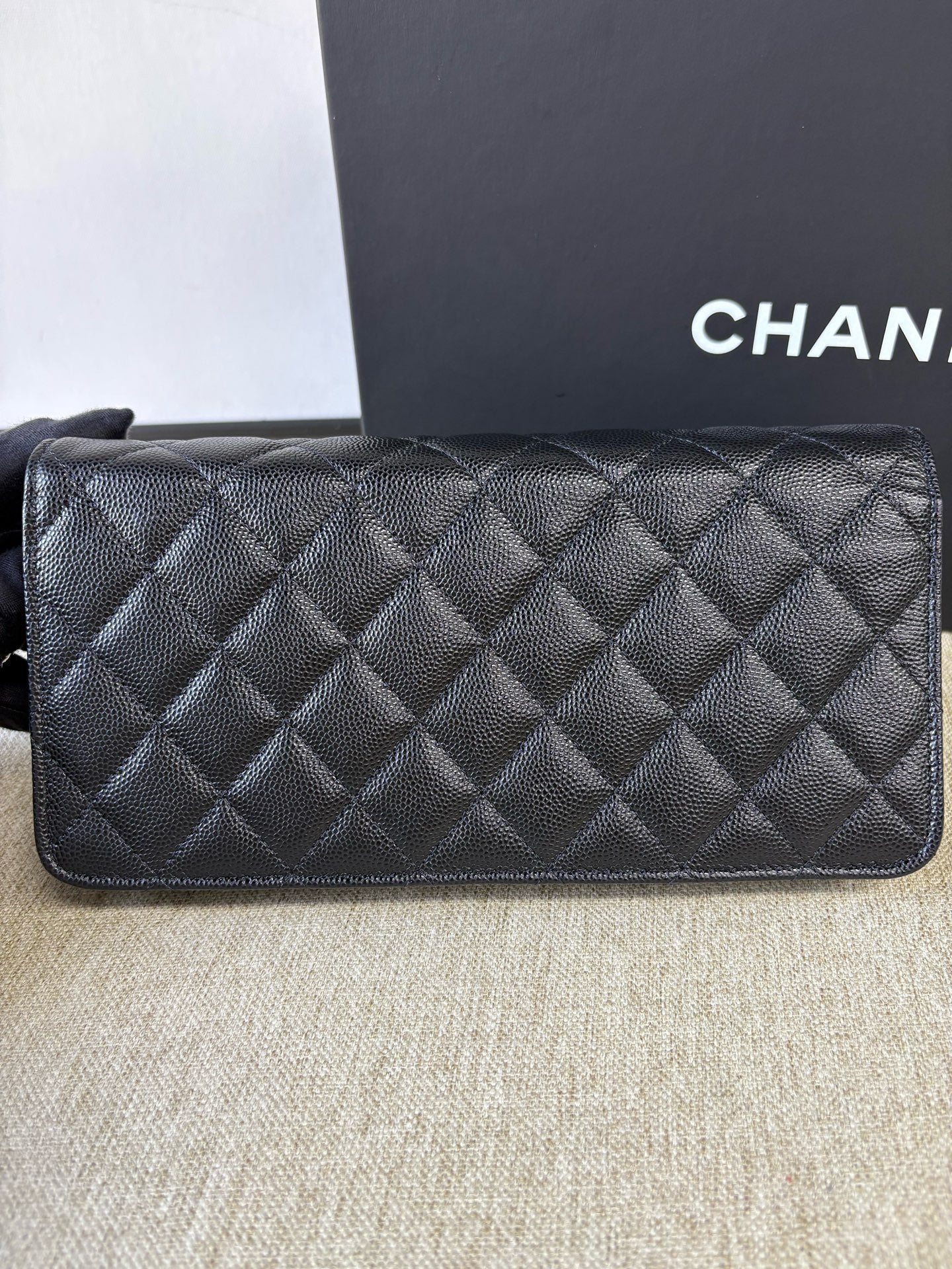 Chanel - Clutch with Chain - Shiny Grained Calfskin - Black - (mini)