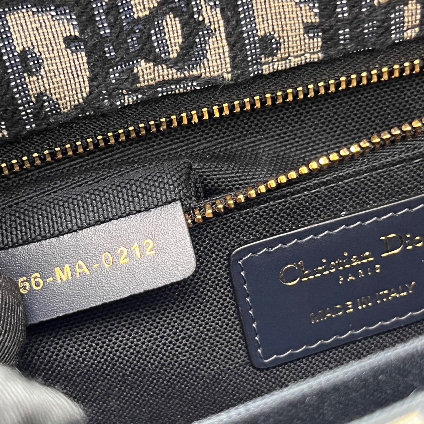 Dior - Montaigne Chain Bag - Dior Oblique jacquard canvas with calfskin leather trim - Multicolour (Beige, Dark Blue) with gold-tone hardware - (Medium)
