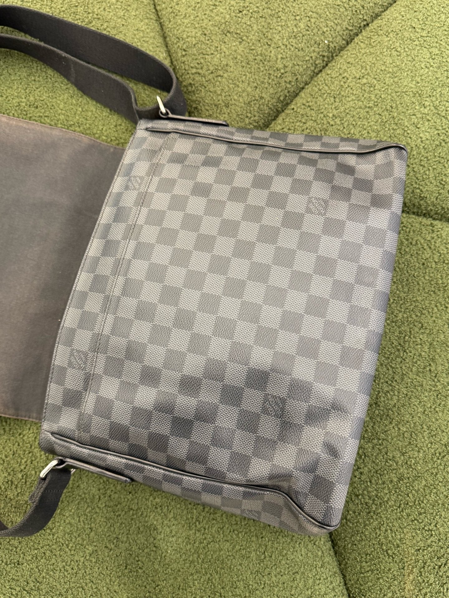 Louis Vuitton - District GM Messenger Bag - Coated Canvas and Leather - Black - (medium)