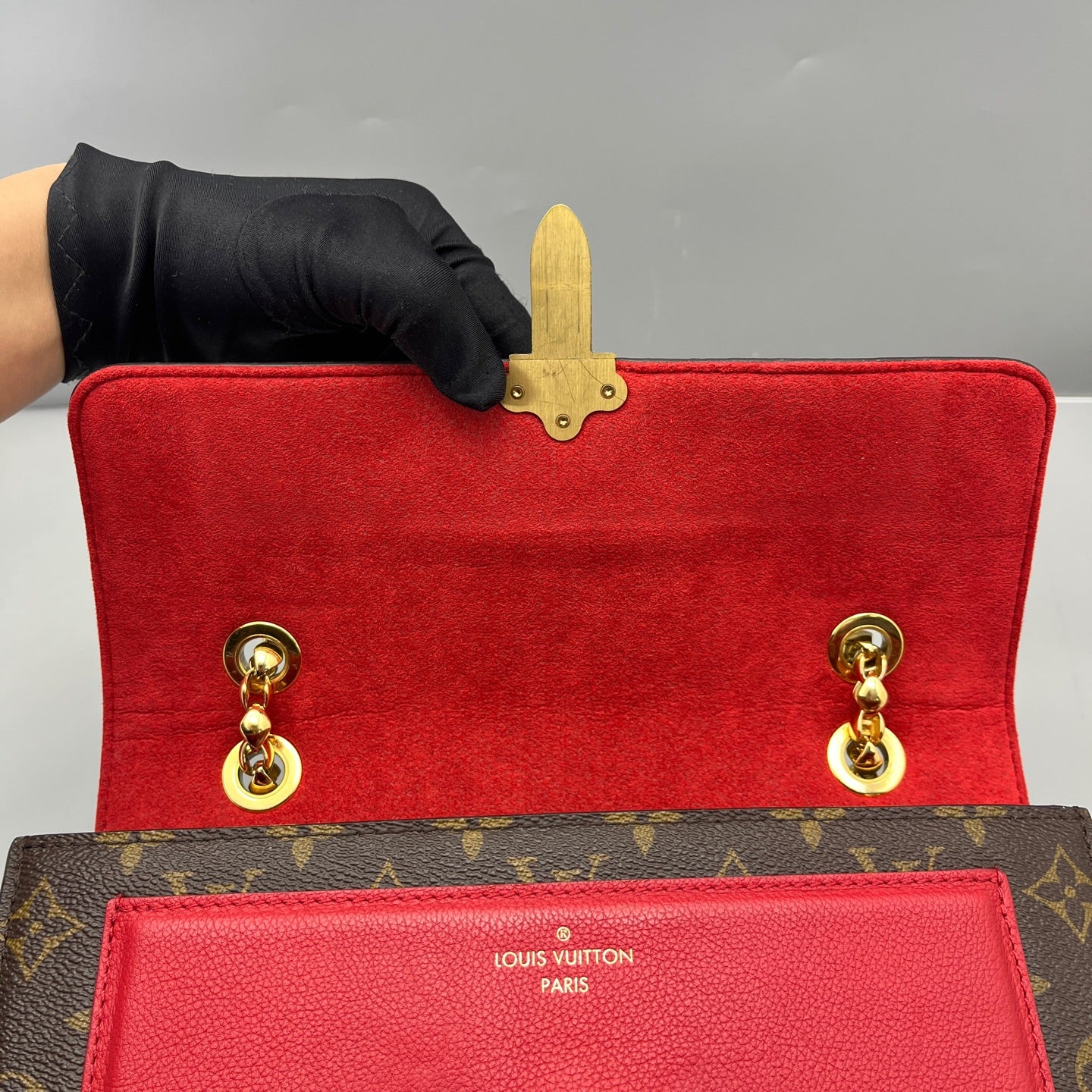 Louis Vuitton - Victoria Chain Bag - Monogram coated canvas and grained leather - Brown and Red - (medium)