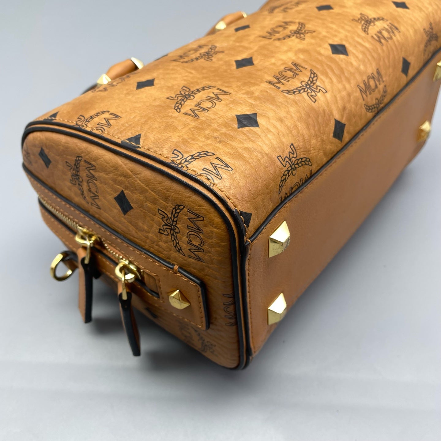 MCM - Visetos Boston Bag Small - Visetos coated canvas with leather trim - Cognac with black monogram - (small)